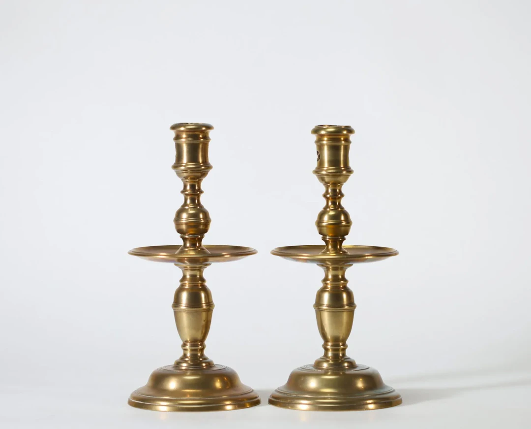 LARGE PAIR OF “HEEMSKERK” CANDLESTICKS – NETHERLANDS, 17TH C - Lot 201