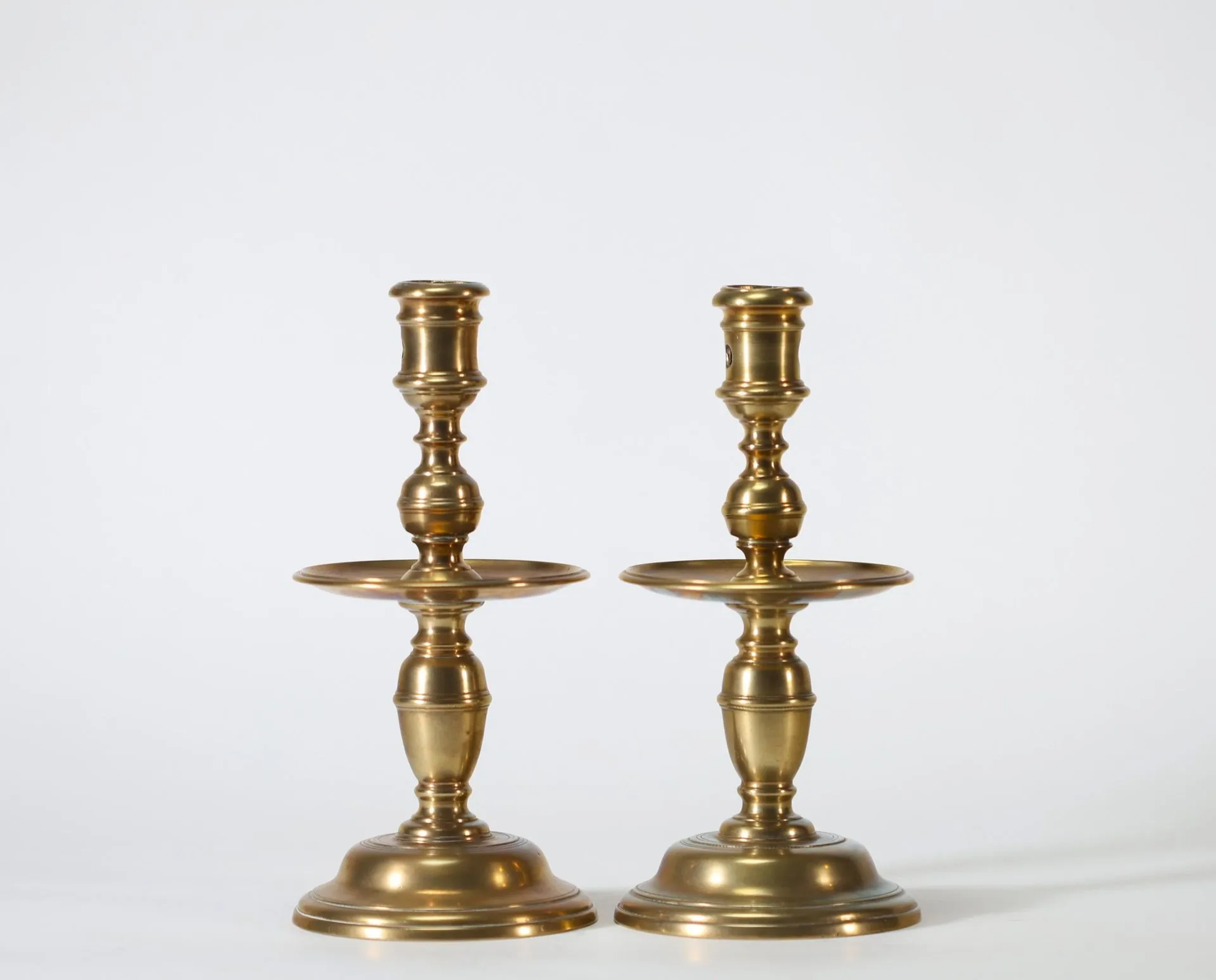 LARGE PAIR OF “HEEMSKERK” CANDLESTICKS – NETHERLANDS, 17TH C - Lot 201