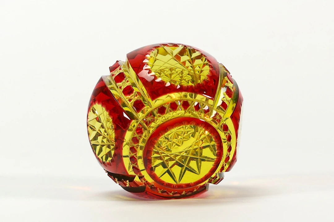 VAL SAINT-LAMBERT – Presse-papier en cristal doublé rouge et - Lot 83