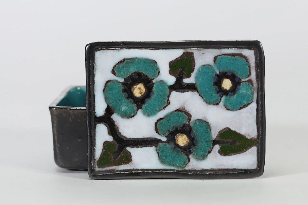 Odette DIJEUX (1920-2020) — Boîte couverte rectangulaire en - Lot 150