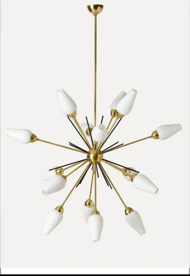 16-arm Sputnik chandelier in brass and opaline glass. - Lot 135