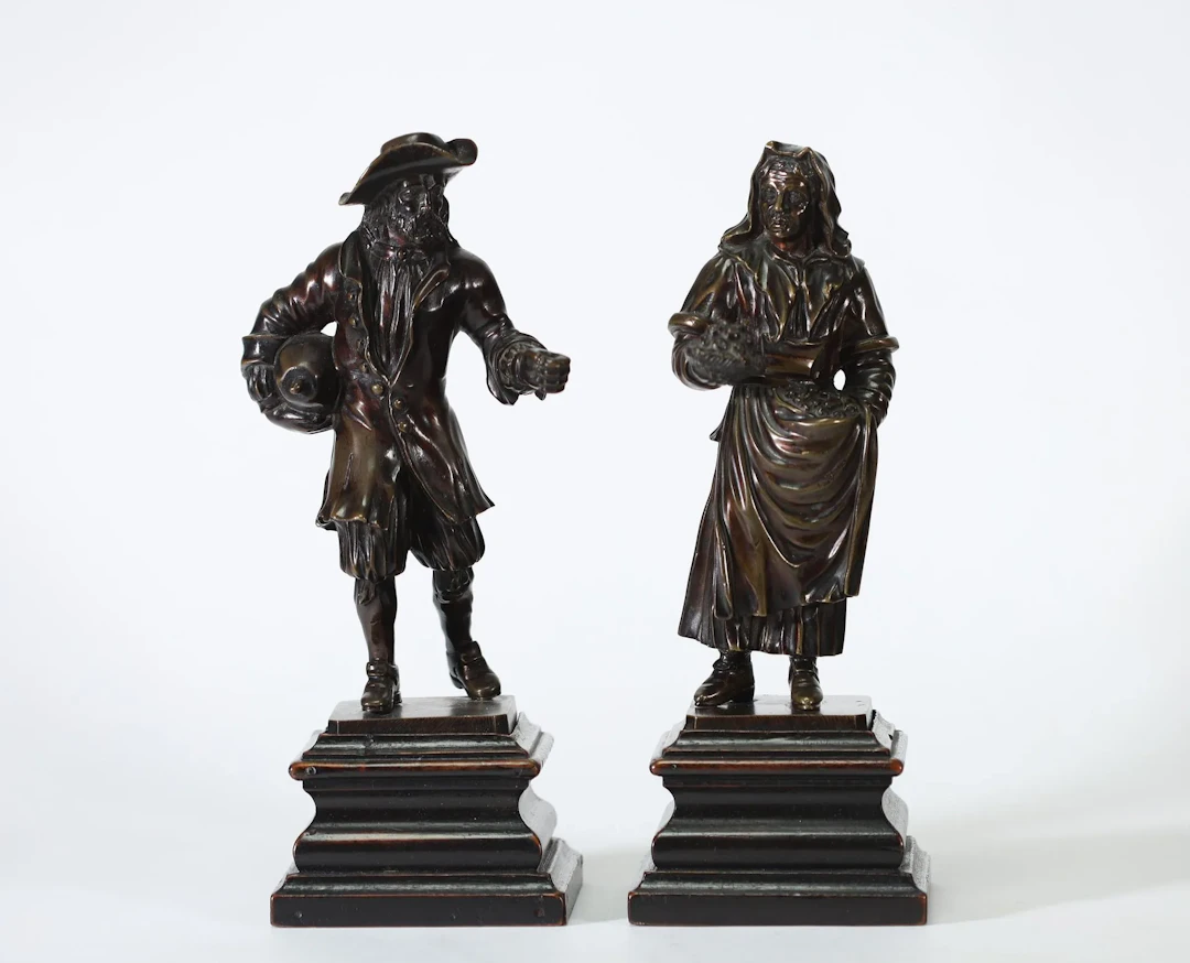 COUPLE DE MARCHANDS AMBULANTS – FRANCE, XVIIIe SIÈCLE Paire - Lot 203