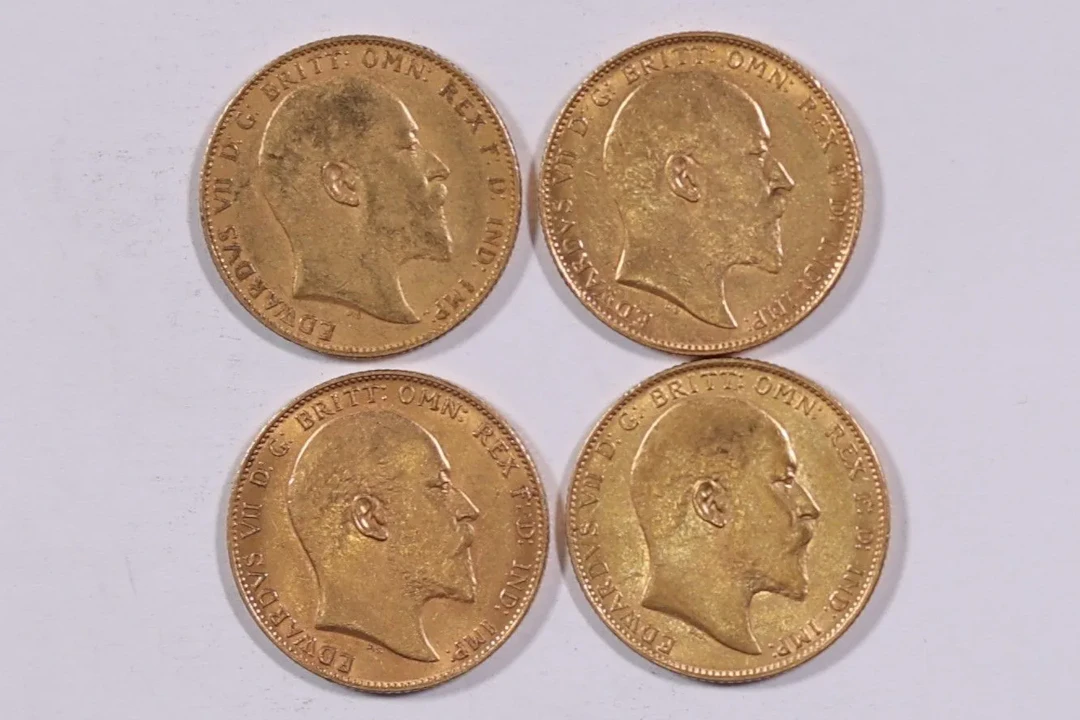 ROYAUME-UNI — ÉDOUARD VII — Ensemble de quatre souverains en - Lot 235