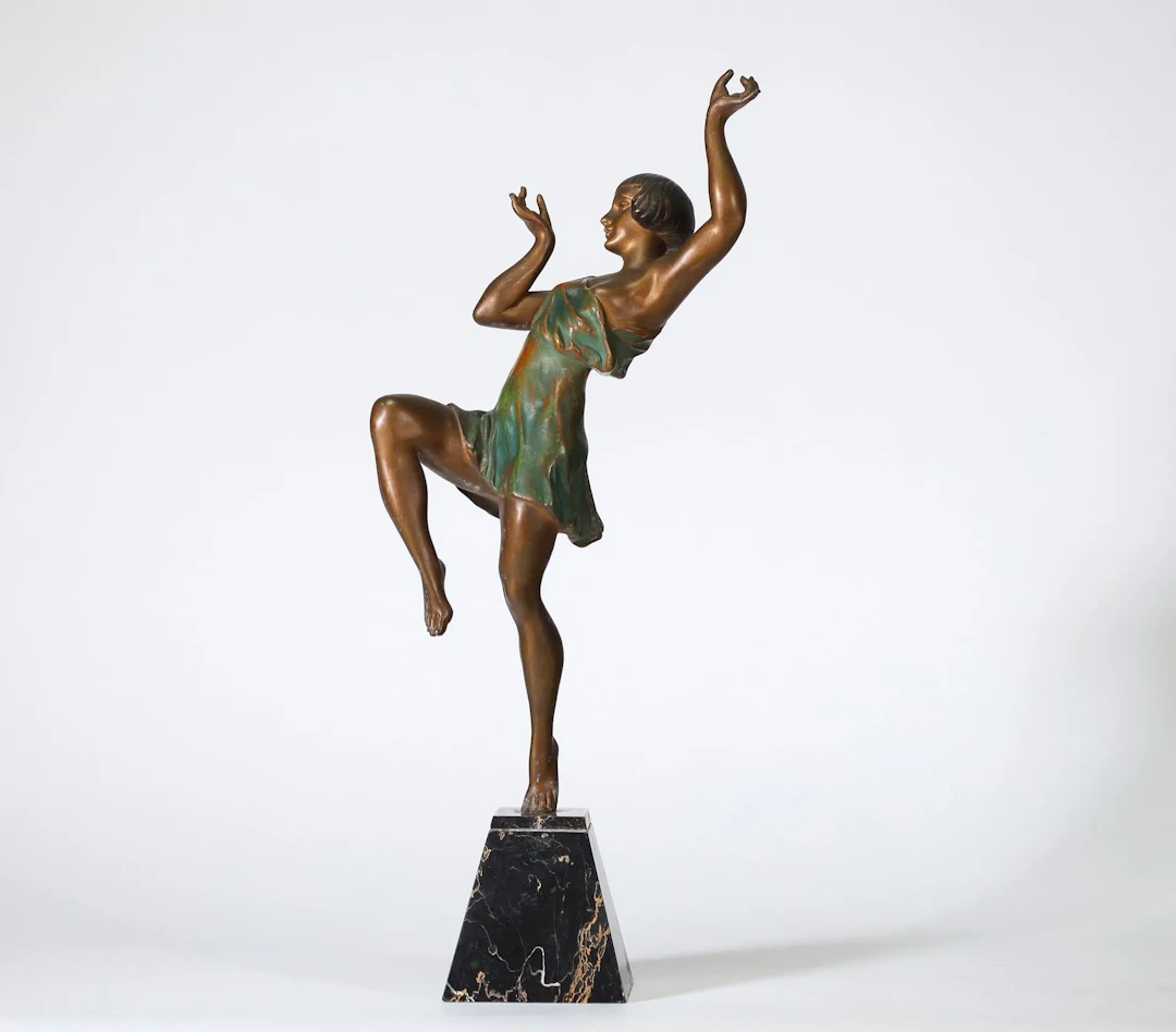 DANSEUSE ART DÉCO – VERS 1930 Sculpture en régule à patine p - Lot 91