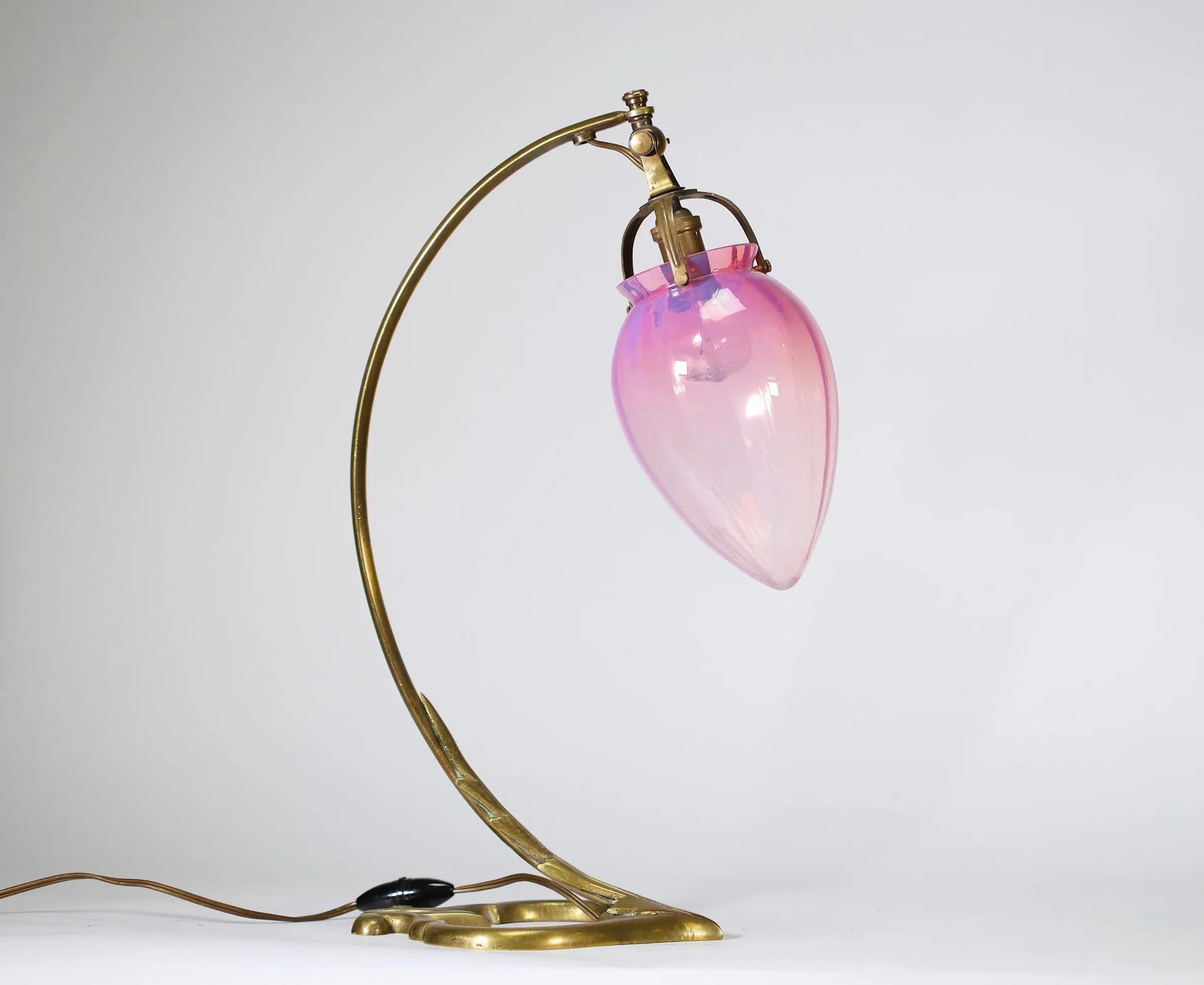 LAMPE DE TABLE ART NOUVEAU À COL DE CYGNE – FRANCE, VERS 190 - Lot 90