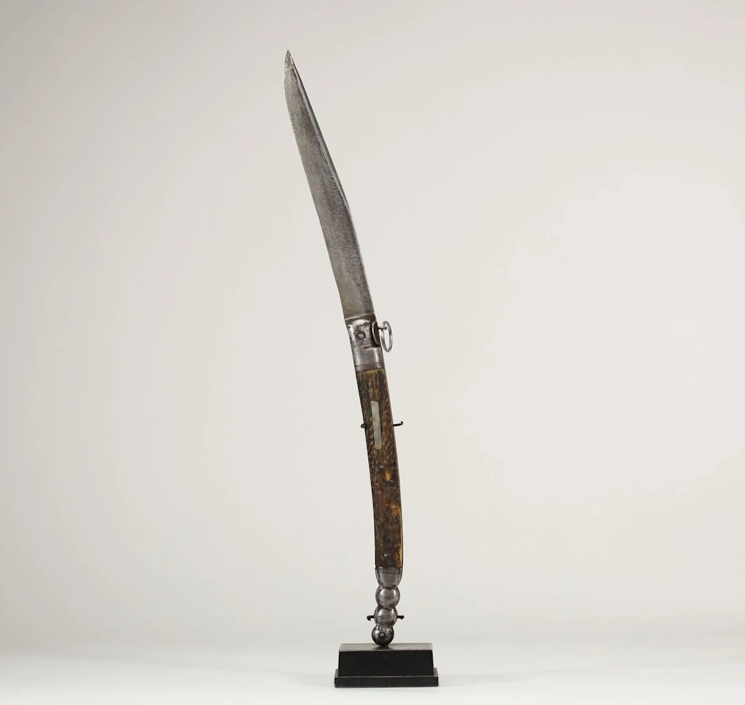 LARGE SPANISH FOLDING KNIFE WITH A CURVED BLADE, KNOWN AS A - Lot 122
