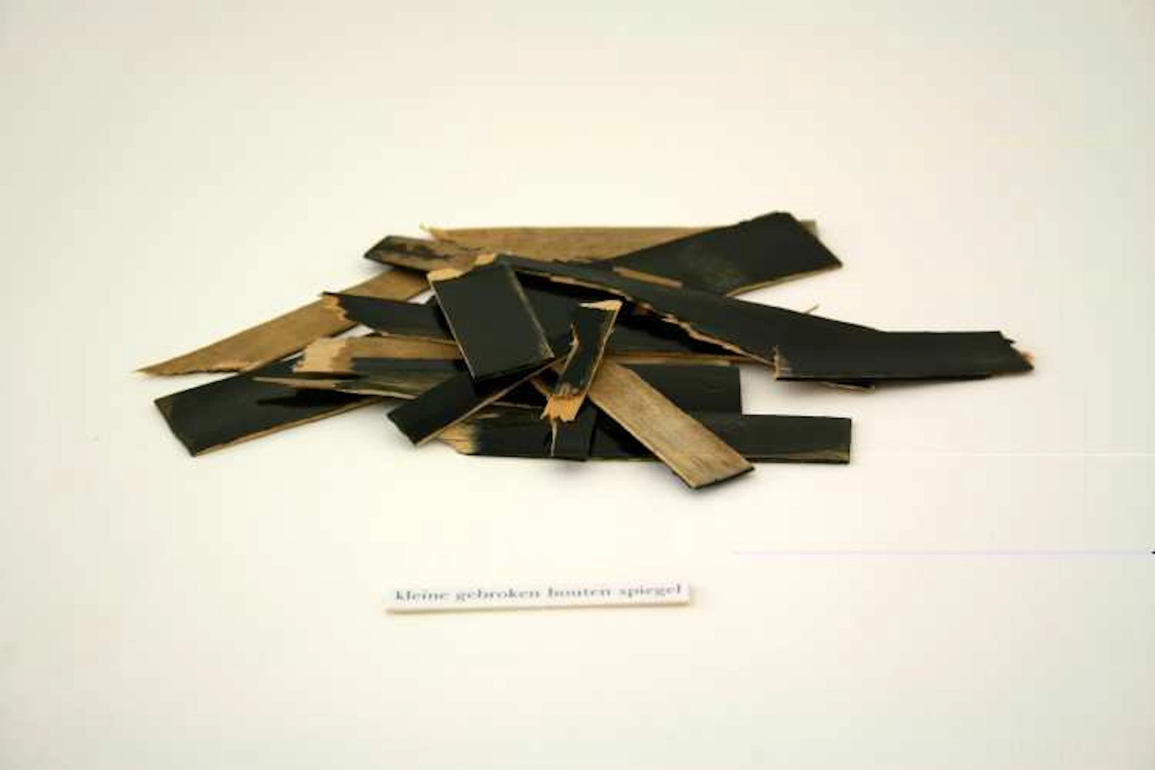 Ludwig Vandevelde - kleine gebroken houten spiegel
