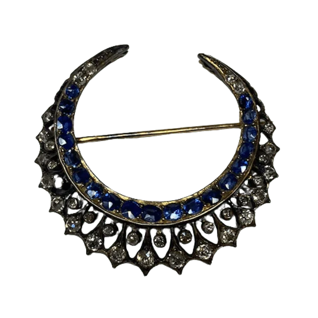 Brooch made of yellow gold, silver, sapphires, and diamonds