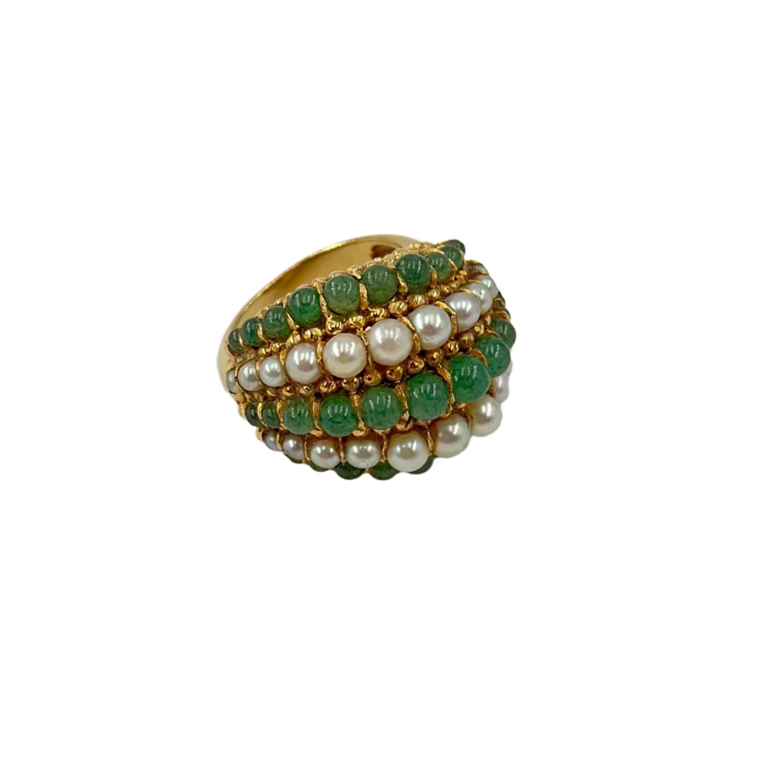 VAN CLEEF & ARPELS "Twist" dome ring in yellow gold, chrysoprase and pearls