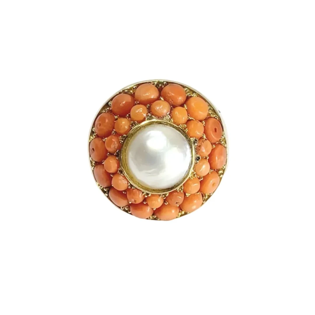 Dome ring in yellow gold, pearl and coral
