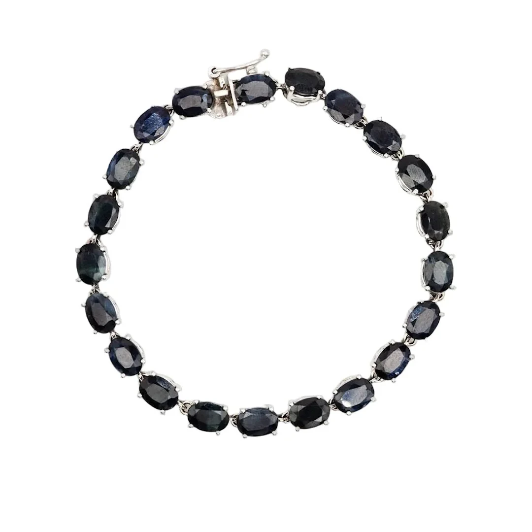 Bracelet in white gold and sapphires
