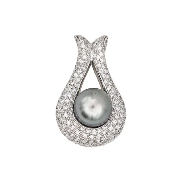 Pendentif en or blanc, perle et diamants