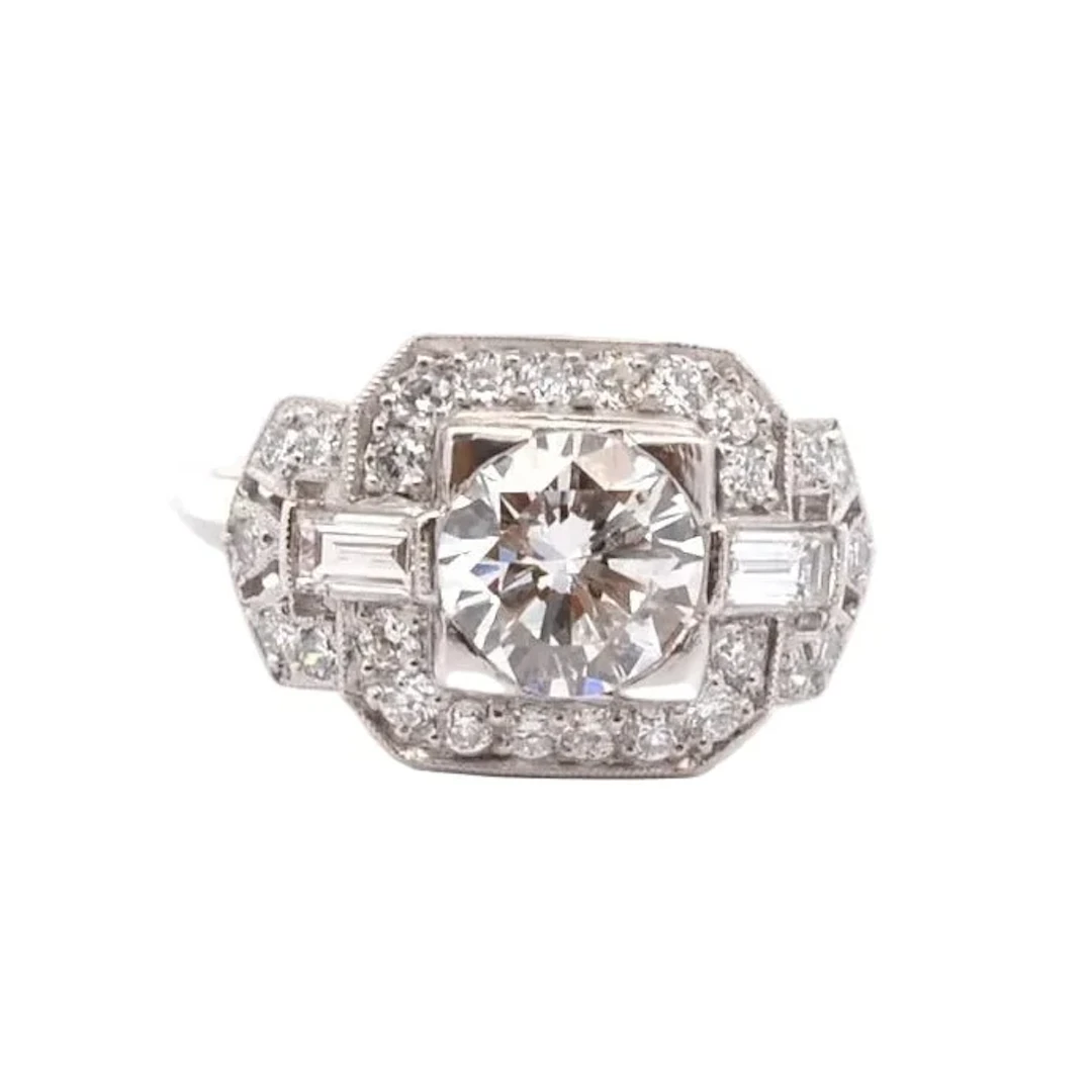 Entourage Ring in Platinum and Diamonds