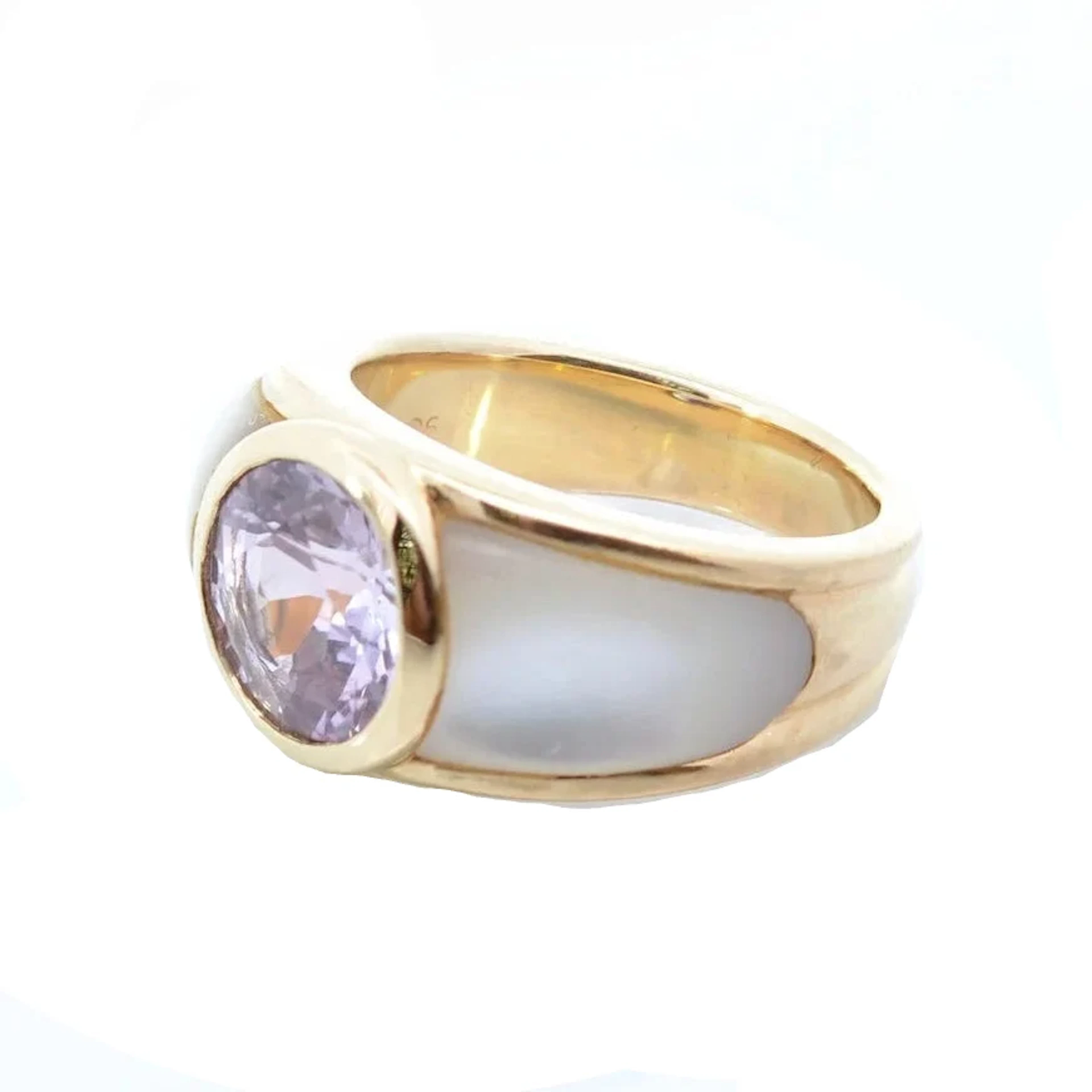 MAUBOUSSIN Bangle Ring in yellow gold, Mother-of-pearl, and sapphire