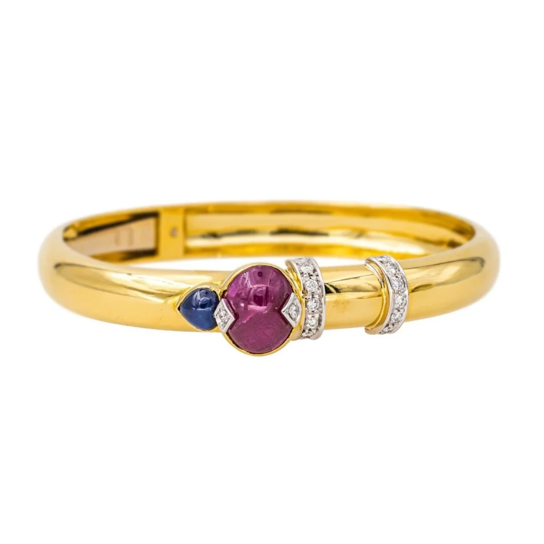 Bangle bracelet in yellow gold, rubies, sapphires and diamonds