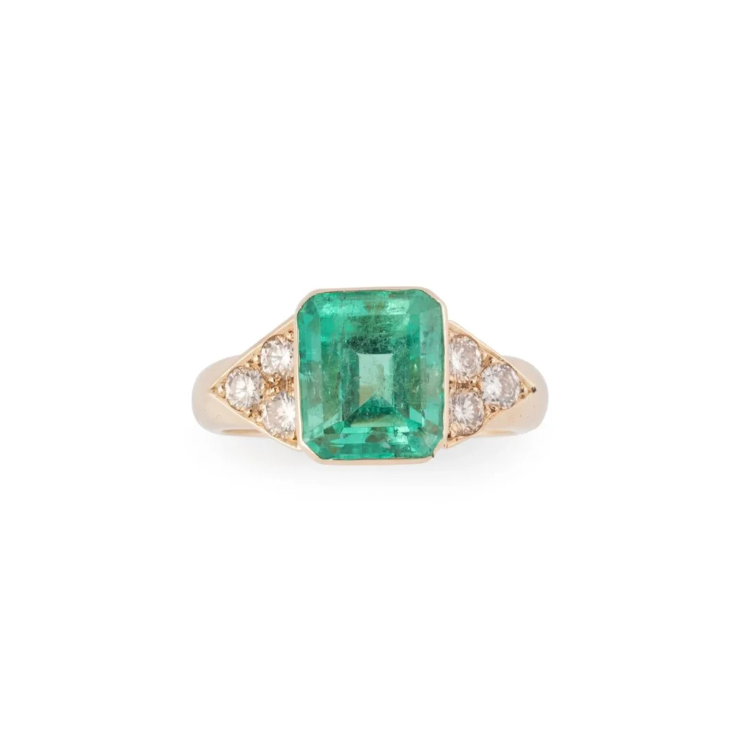 Ring Marguerite en yellow gold and emerald
