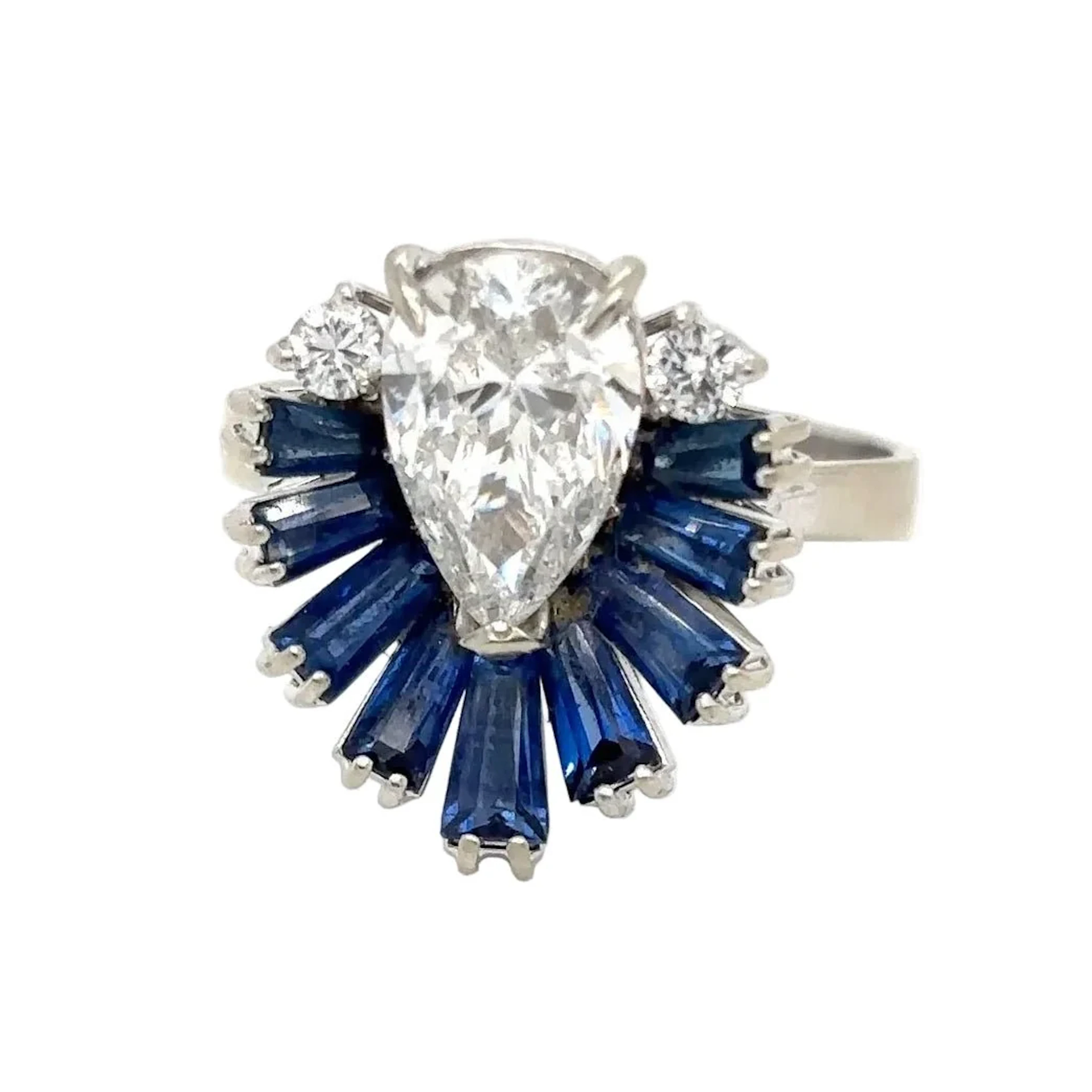 Entourage Ring in white gold, sapphires, and diamonds