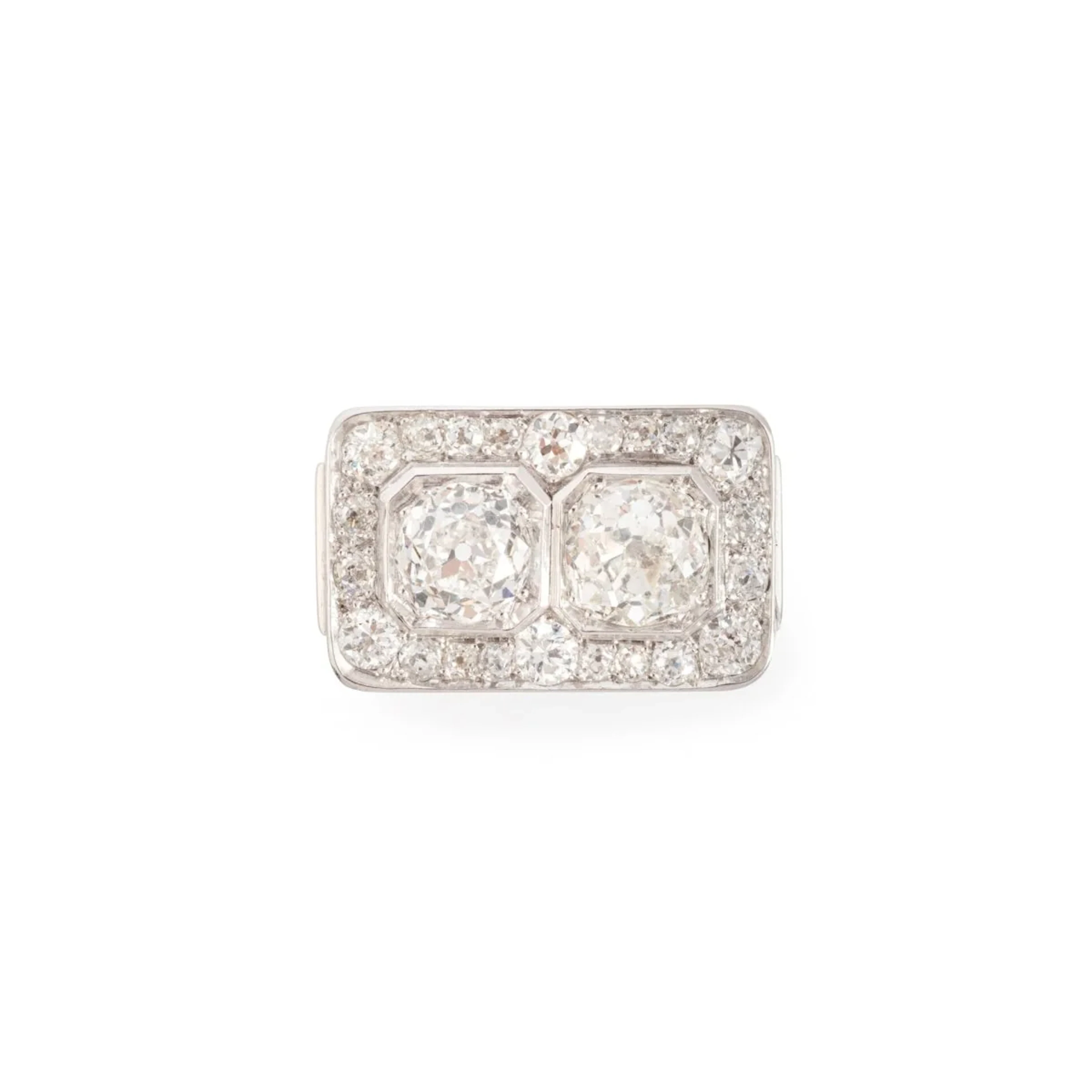 Rectangular Art Deco ring in white gold, platinum and diamonds