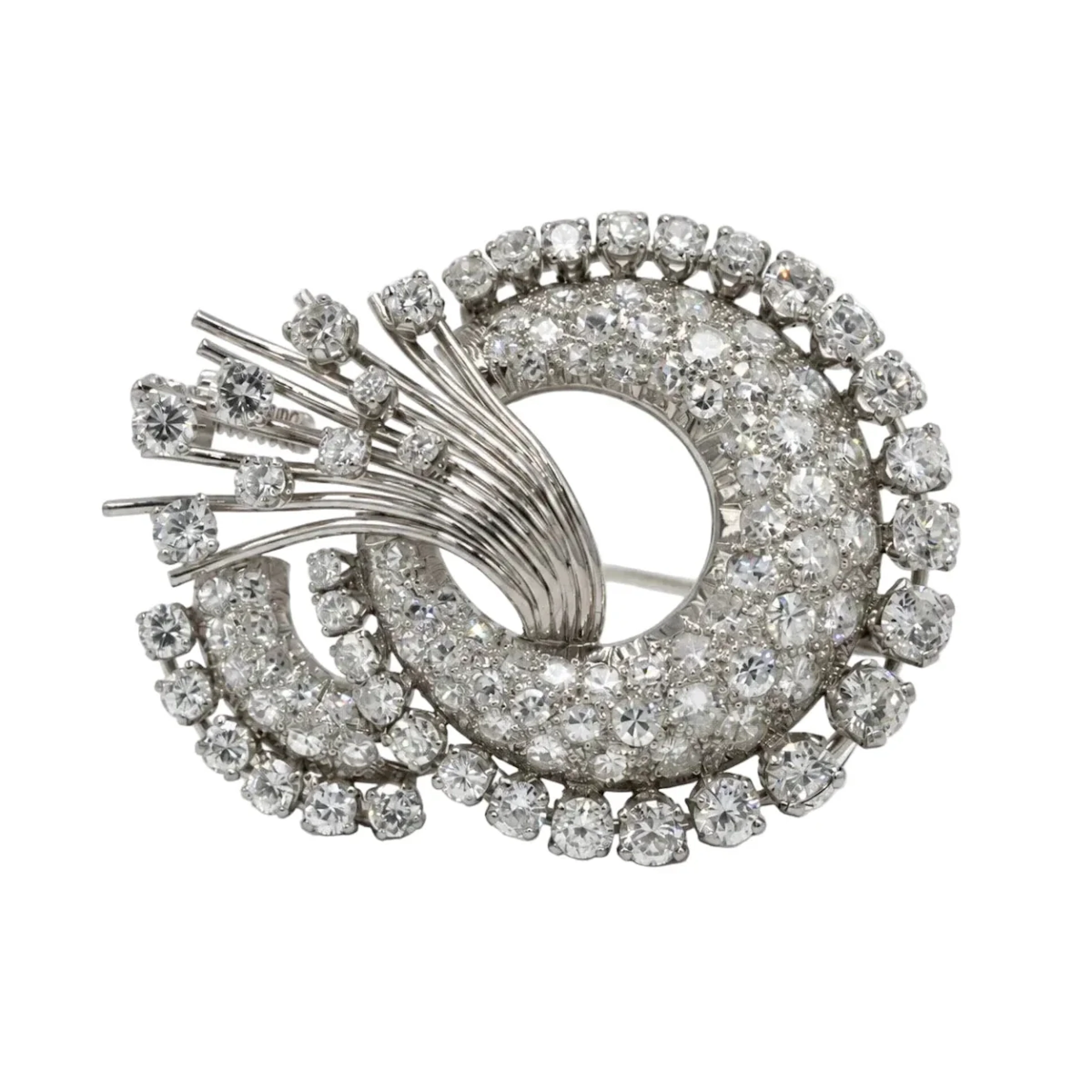 Brooch made of white gold, platinum, and diamonds