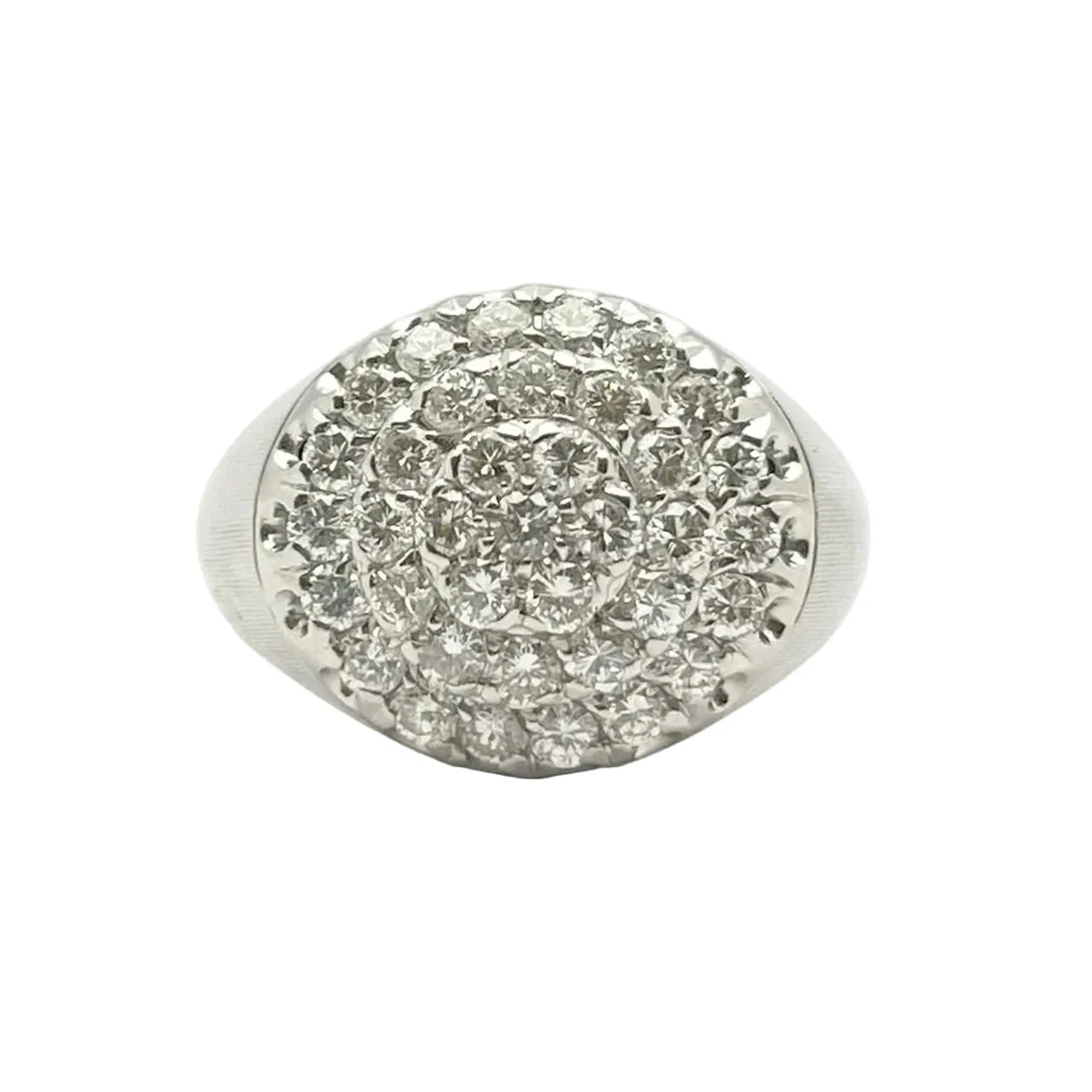 Bague Pavée en or blanc et diamants