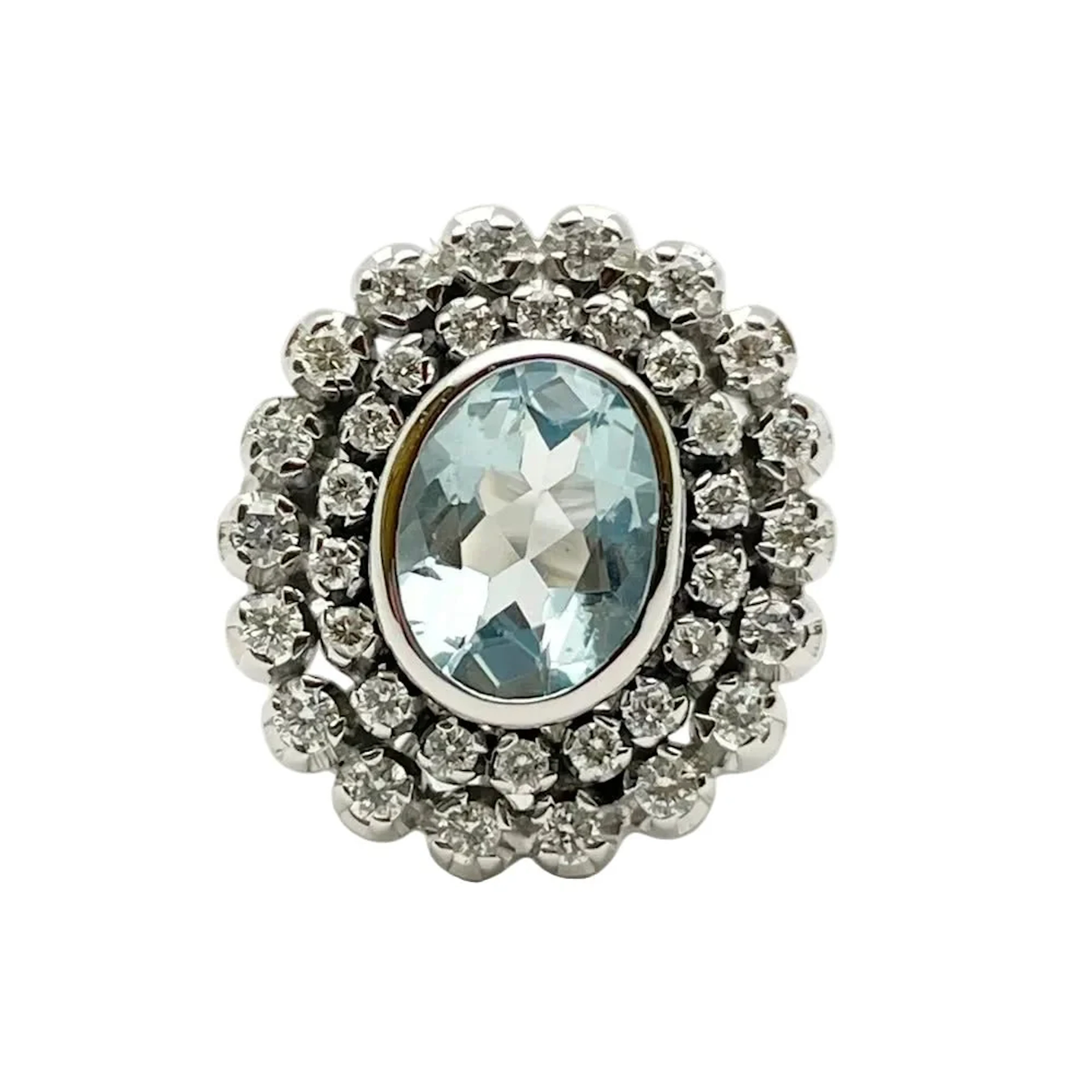 Entourage Ring in white gold, aquamarine, and diamonds