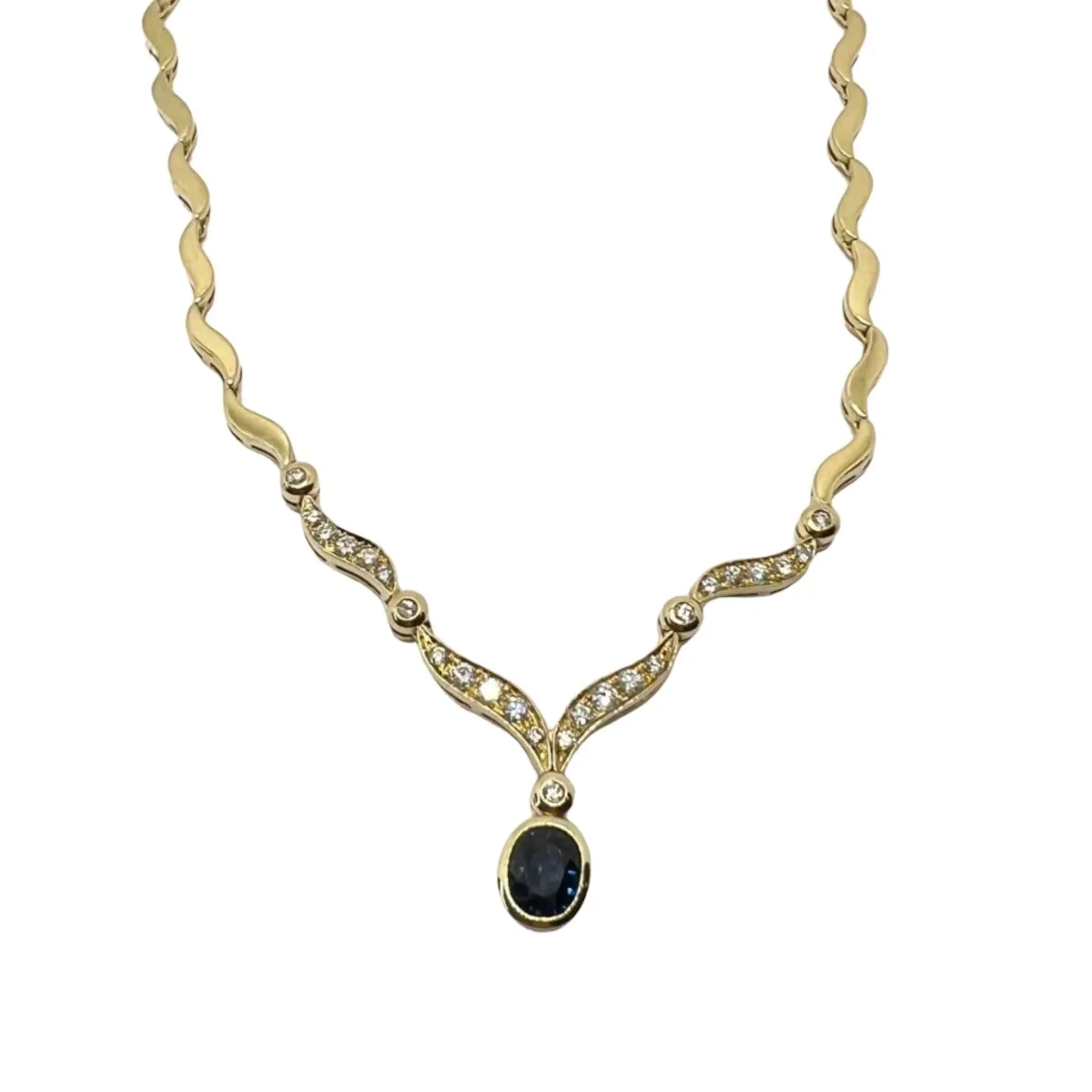 Necklace Pendant in Yellow gold, Sapphire and Diamonds