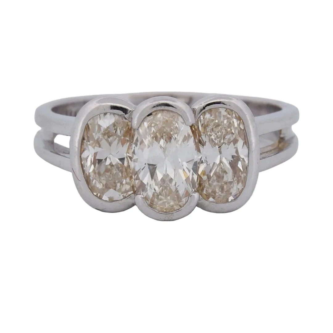 Trilogy Ring in White Gold and Diamonds