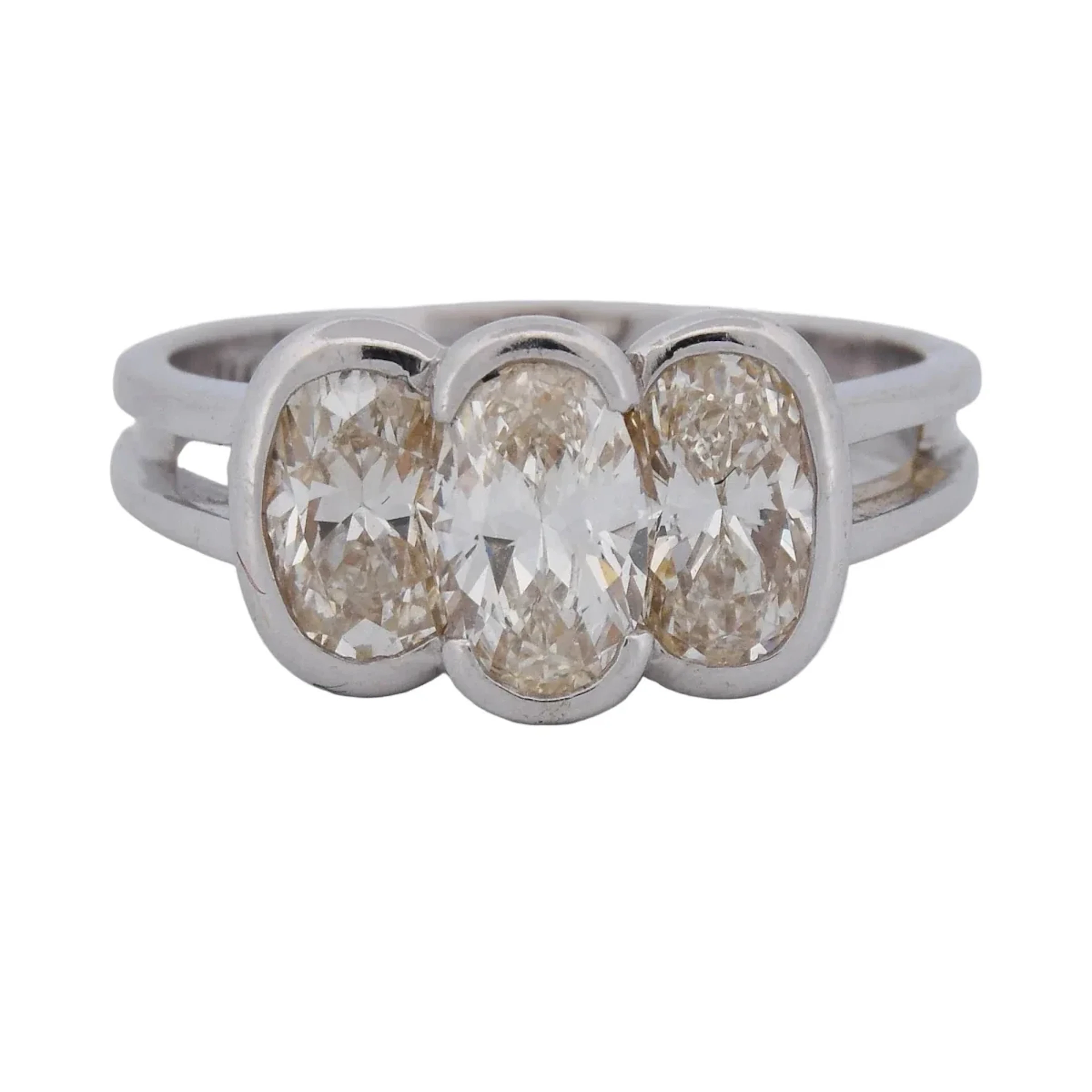 Trilogy Ring in White Gold and Diamonds