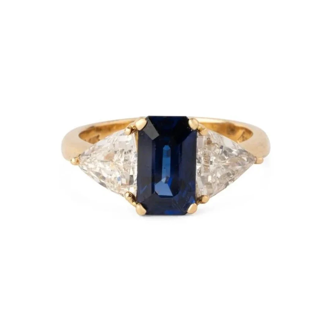 Bague Jarretière en or jaune, saphir et diamants