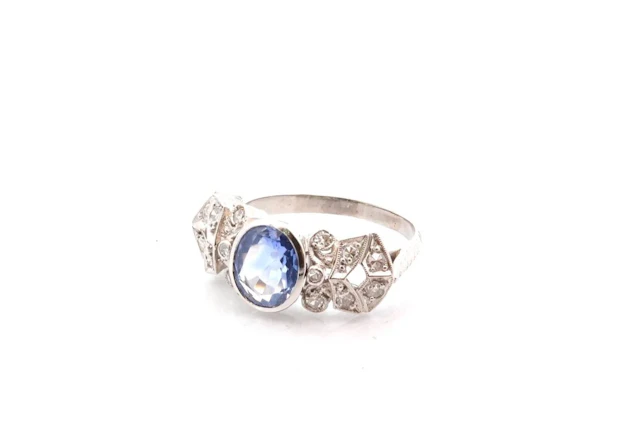 Bague vintage en platine et saphir