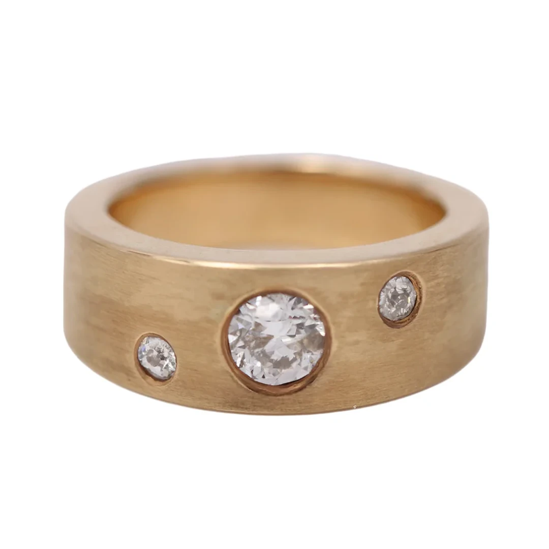 Ring in gold and diamonds