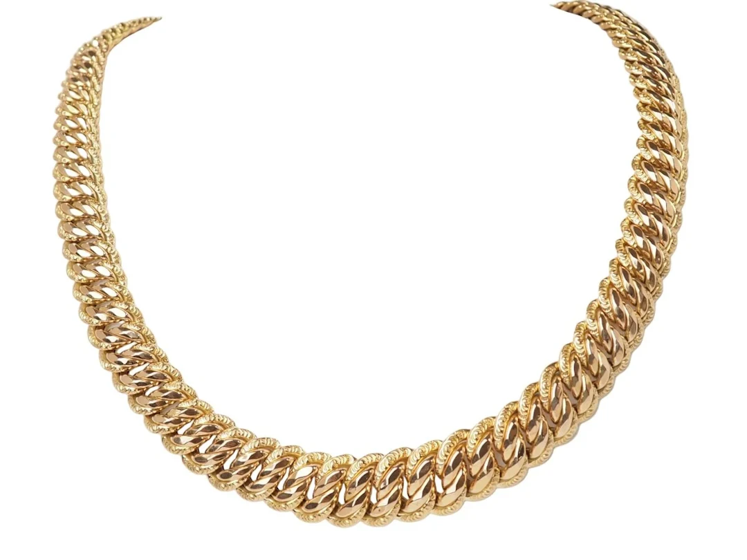 Maille necklace in yellow gold
