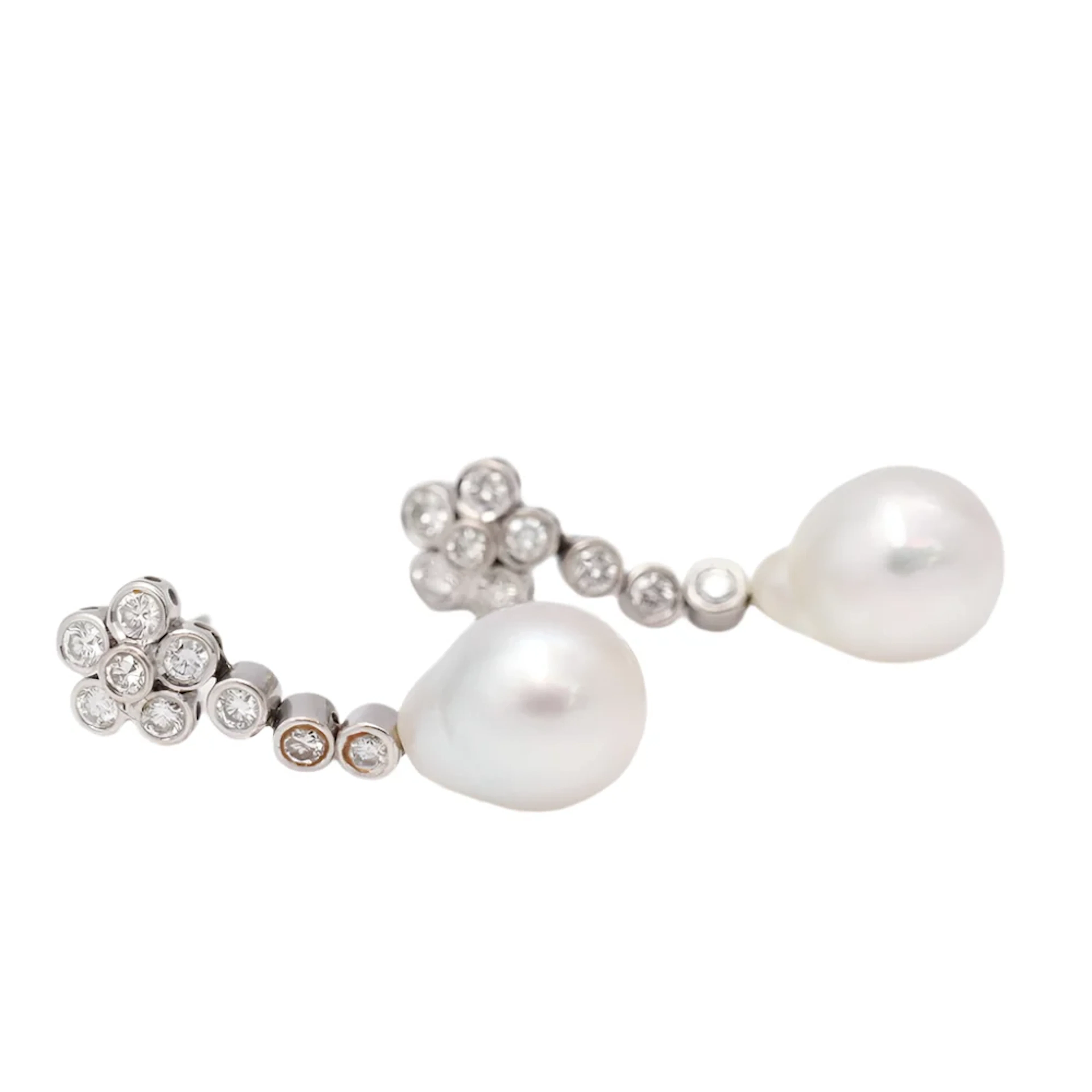 Earrings with Australian pearls and diamonds