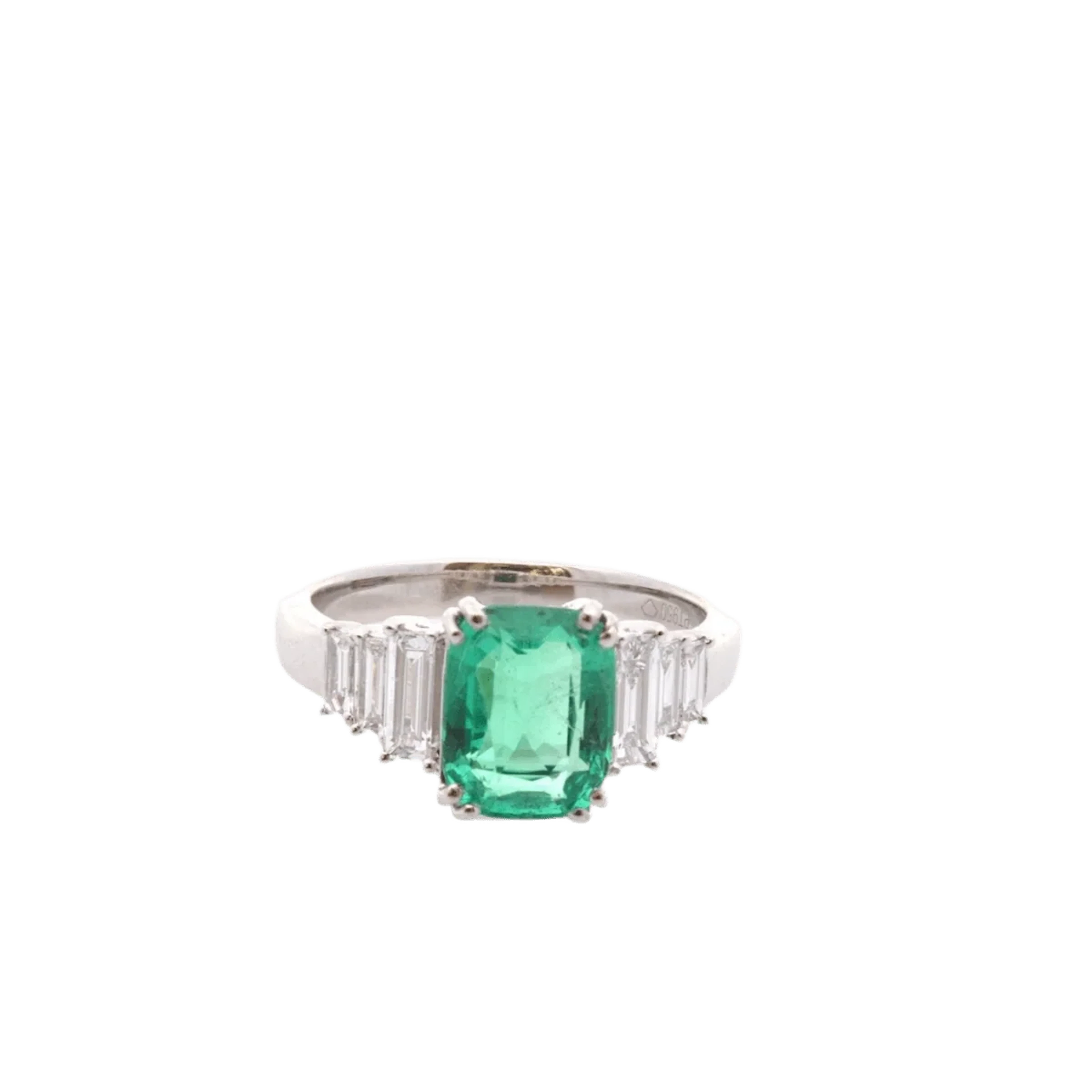 Ring Surroundings in paltinium, emerald and diamonds