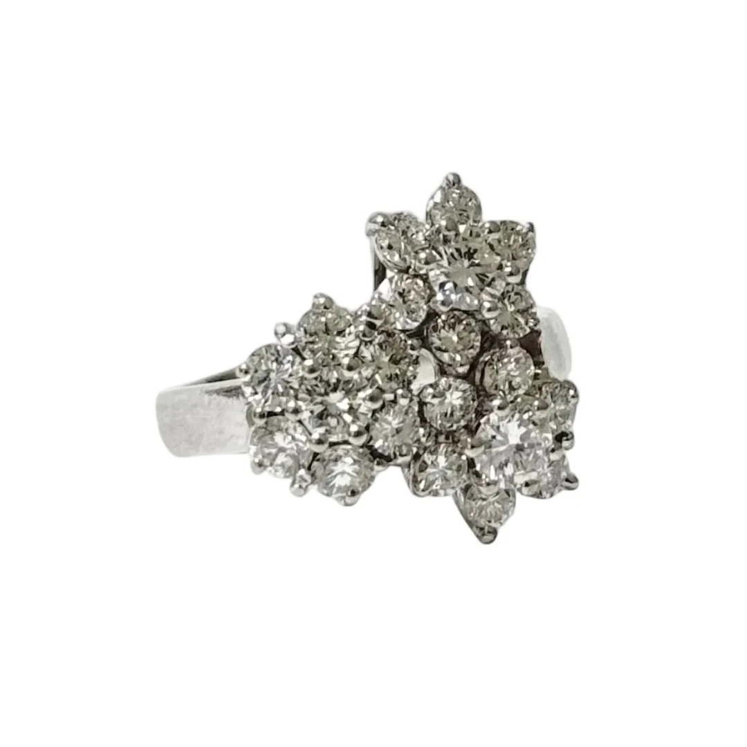Marguerite Ring in White gold and Diamonds