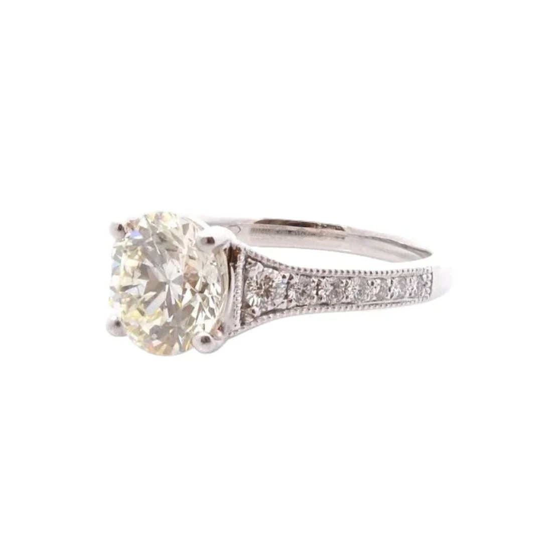 Solitaire ring in platinum and diamonds