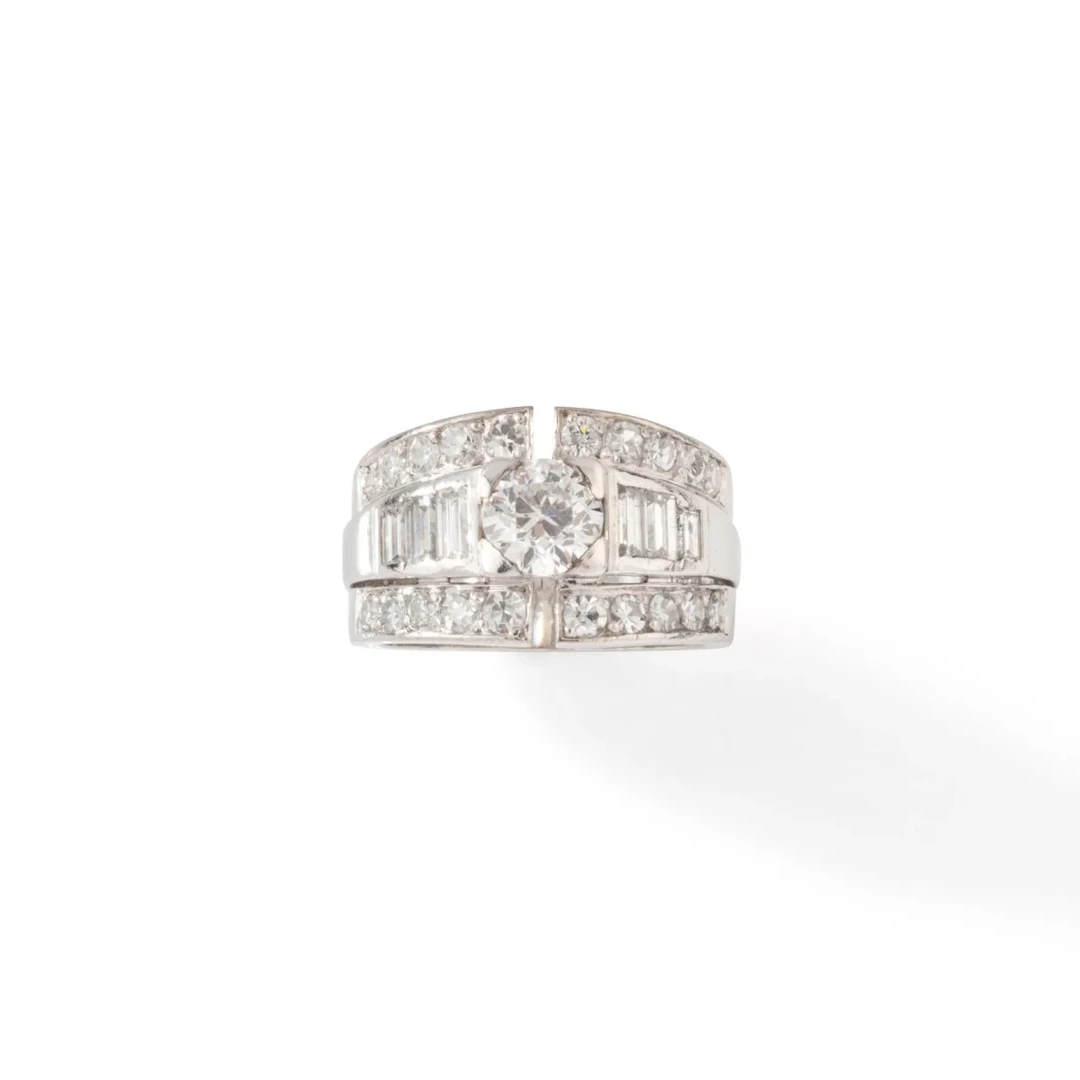 Art Deco ring in platinum and diamonds