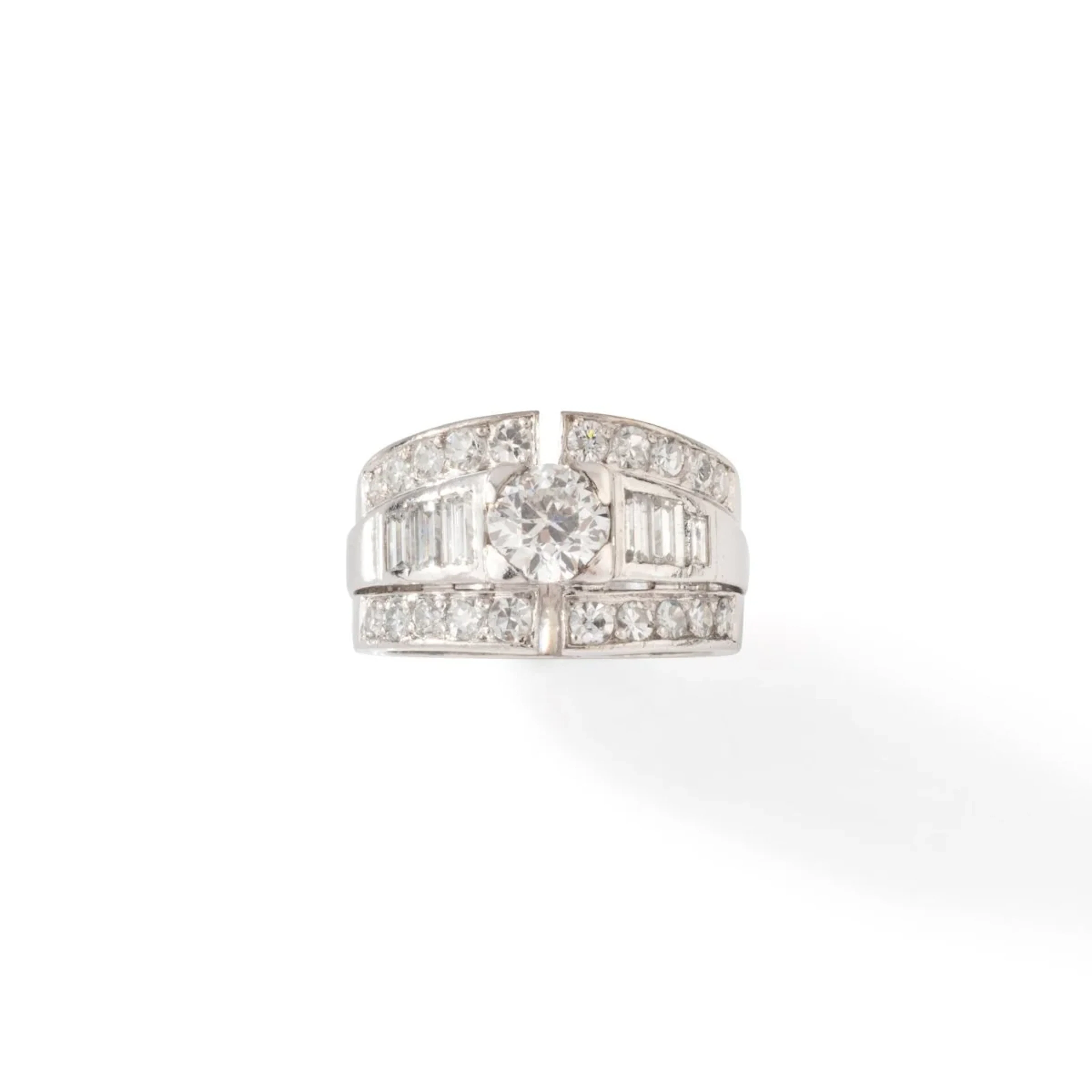 Art Deco ring in platinum and diamonds