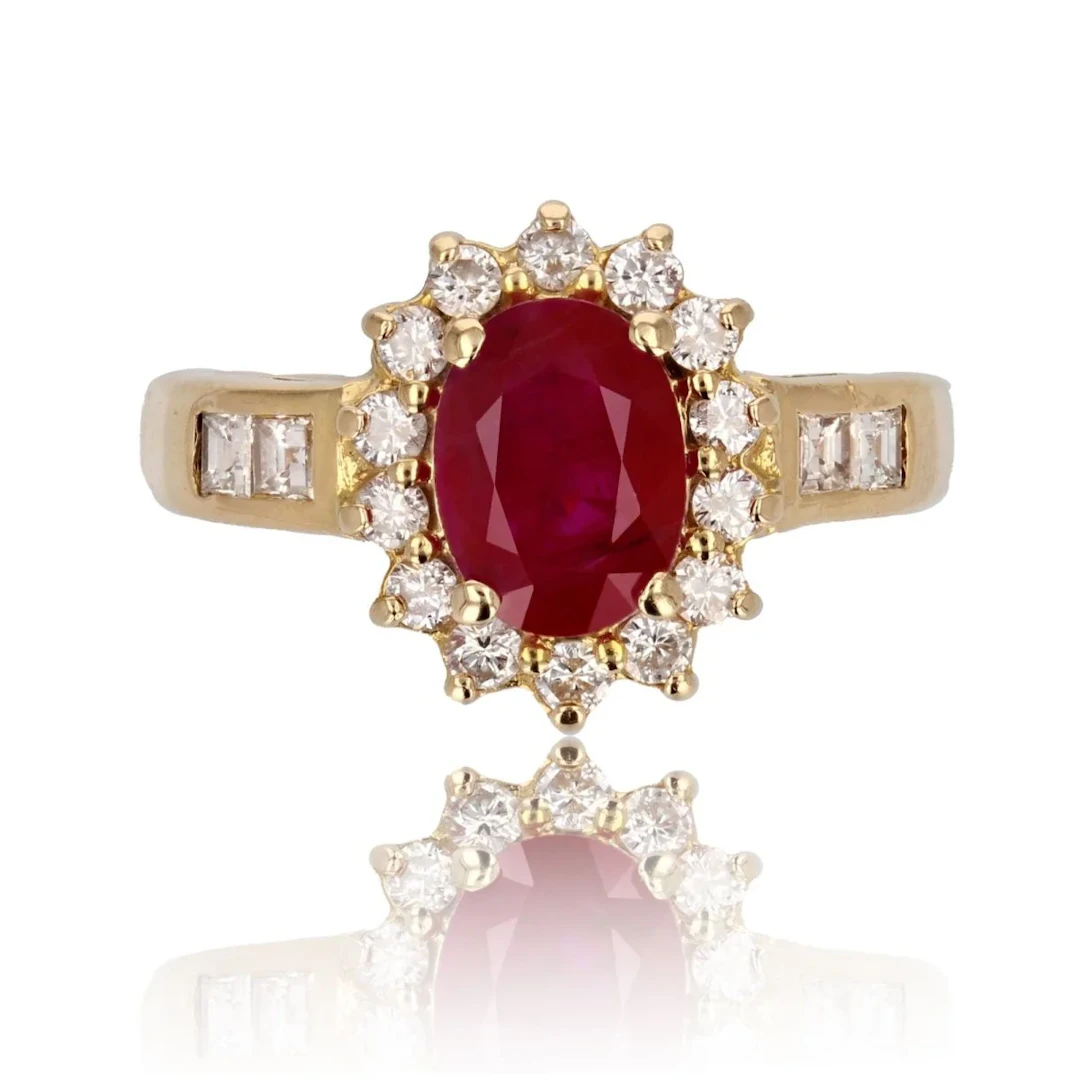 Ring Surroundings in yellow gold, ruby and diamonds