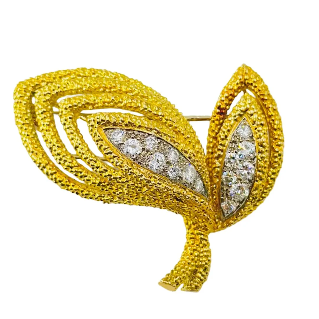 VAN CLEEF & ARPELS “Leaves” clip brooch in yellow gold and diamonds