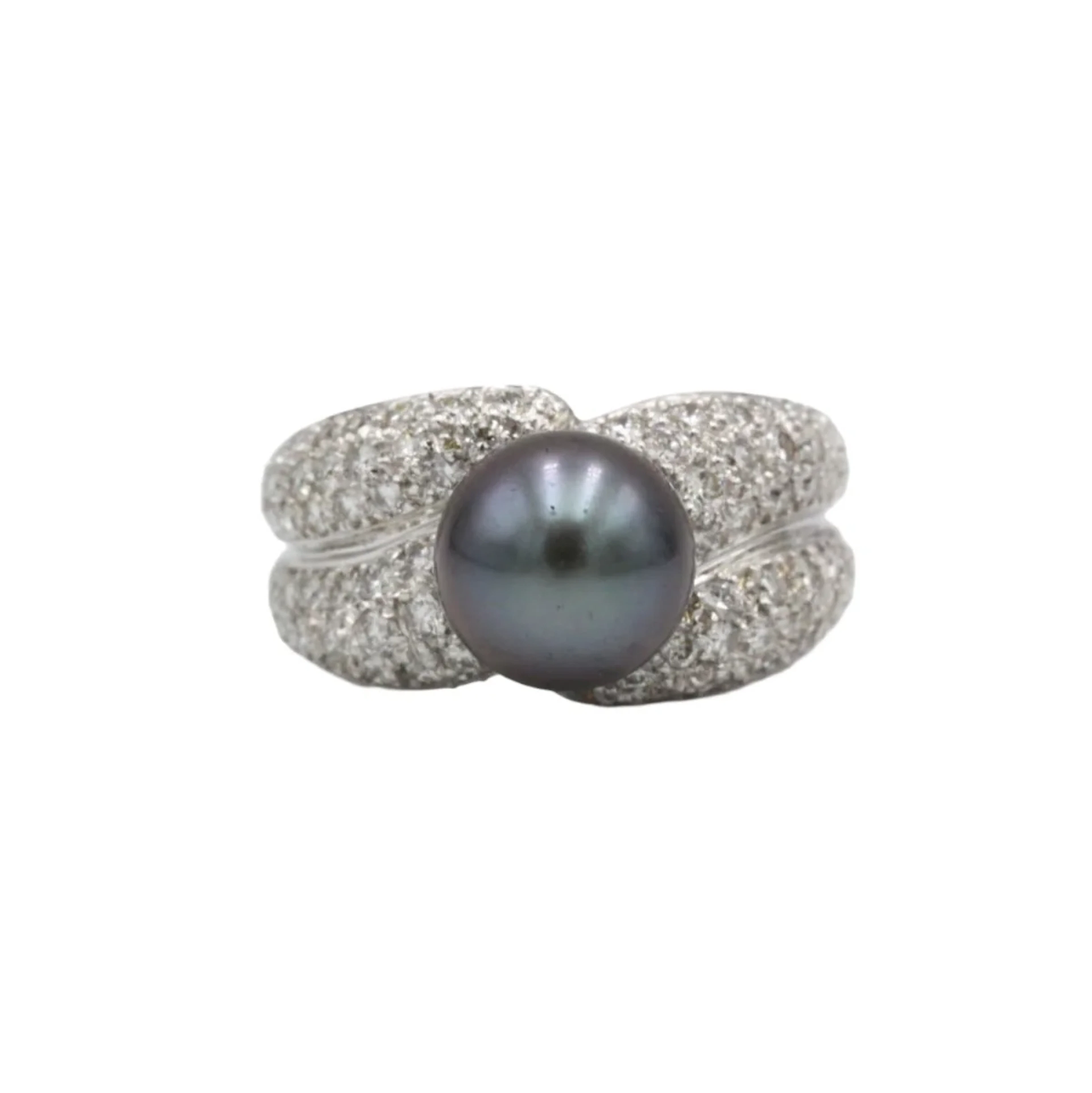 White gold ring (750) with approximately 3 carats of diamonds and