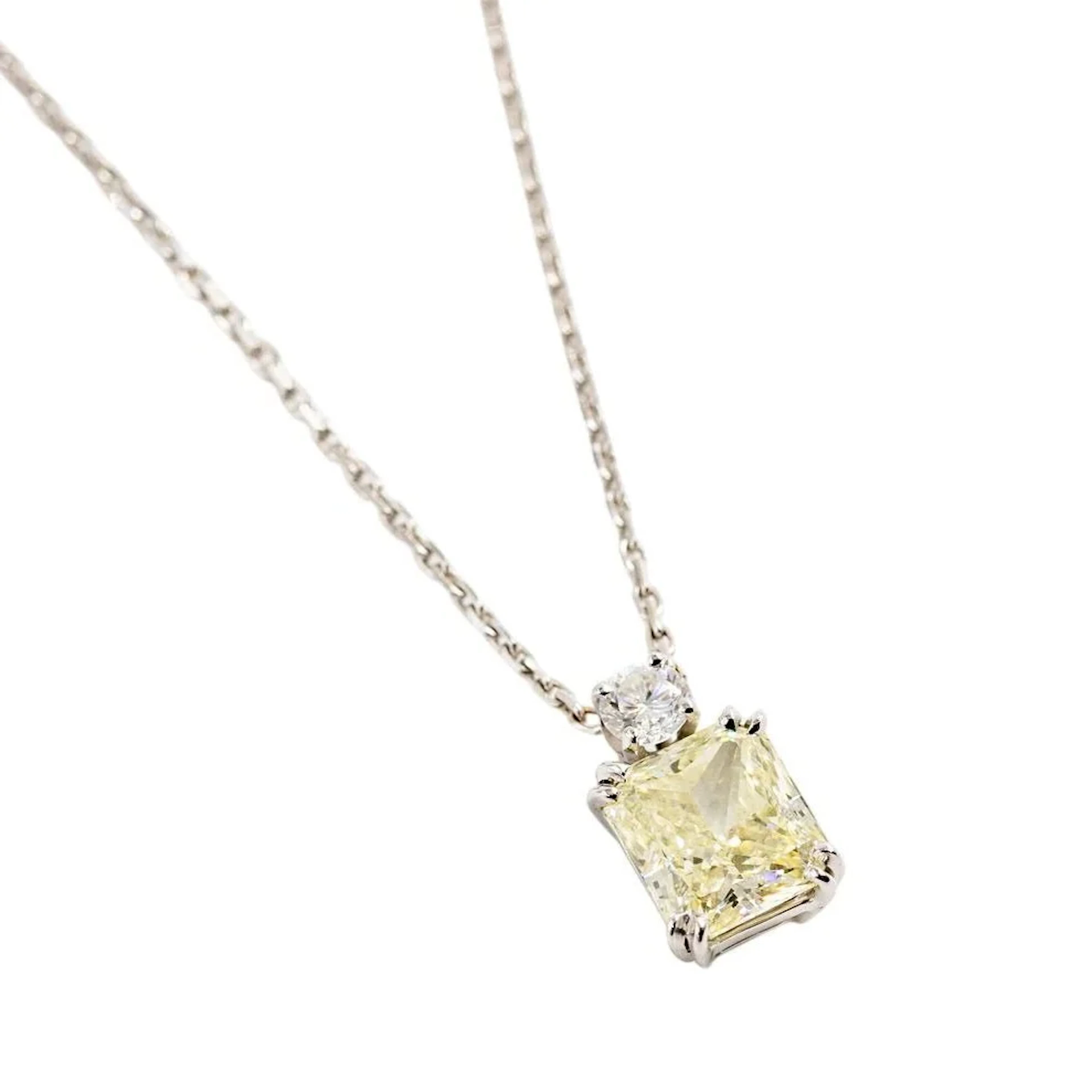 White Gold Necklace with a Pendant Featuring a Fancy Yellow Diamond