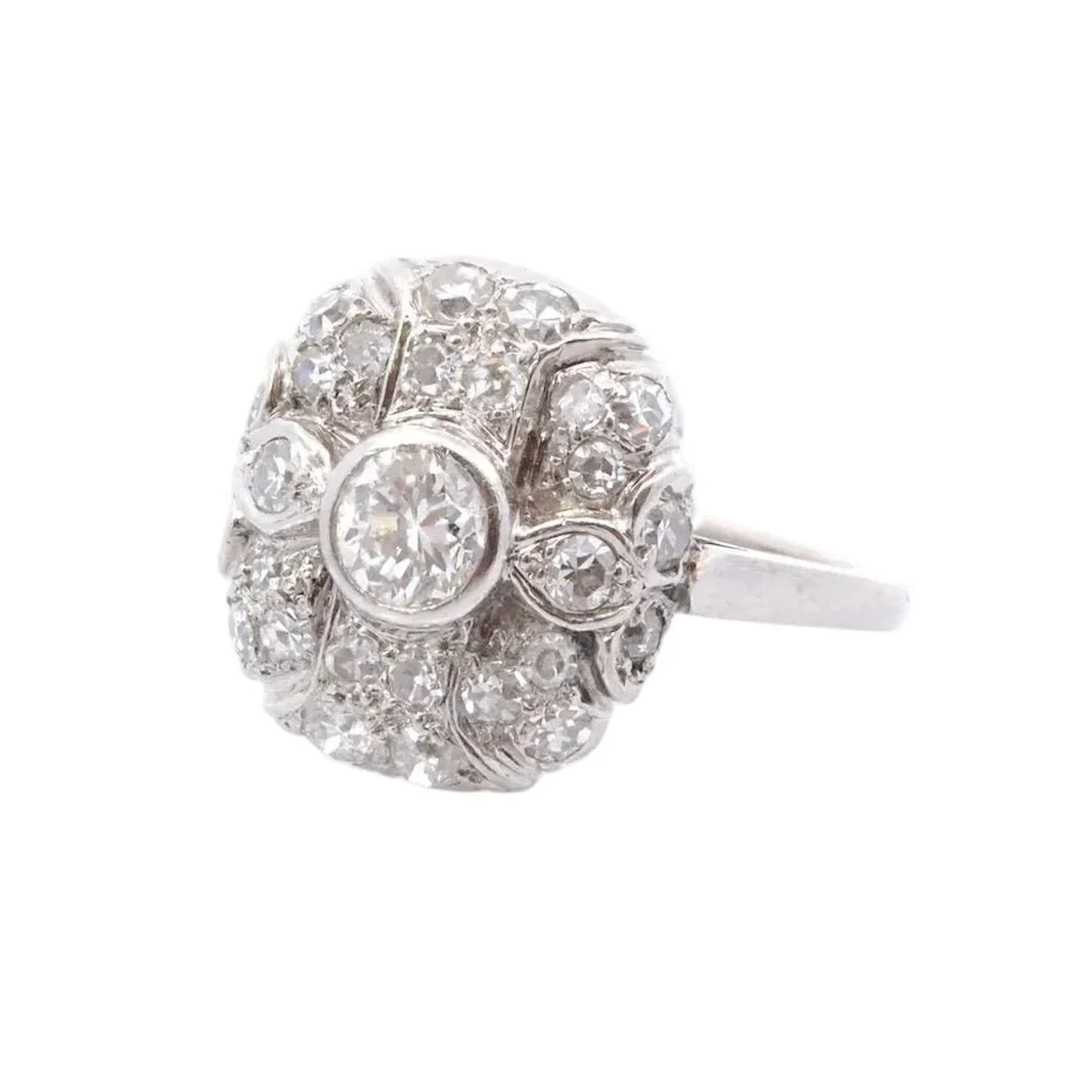 Entourage Ring in Platinum and Diamonds