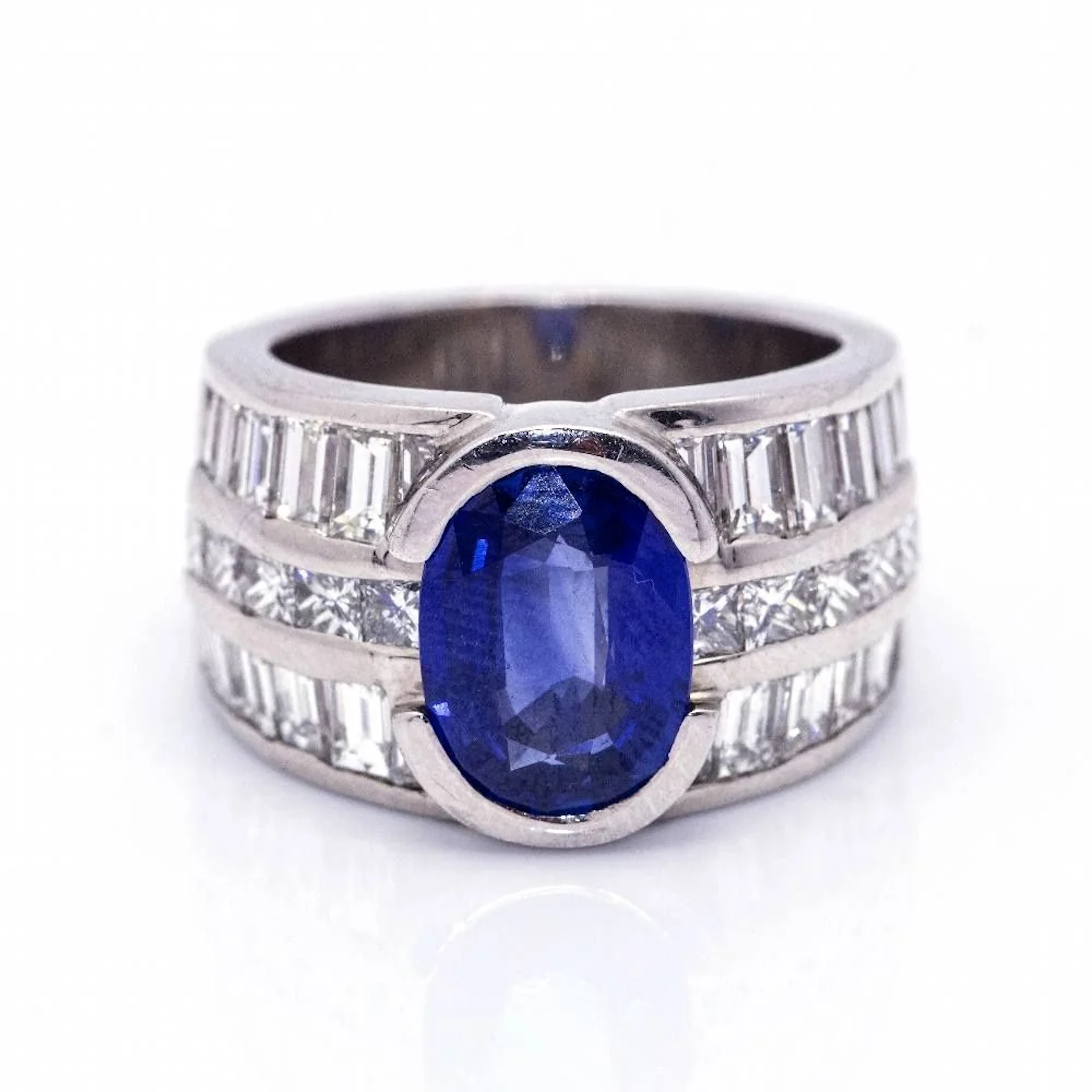 Bandeau ring in white gold, sapphire and diamonds