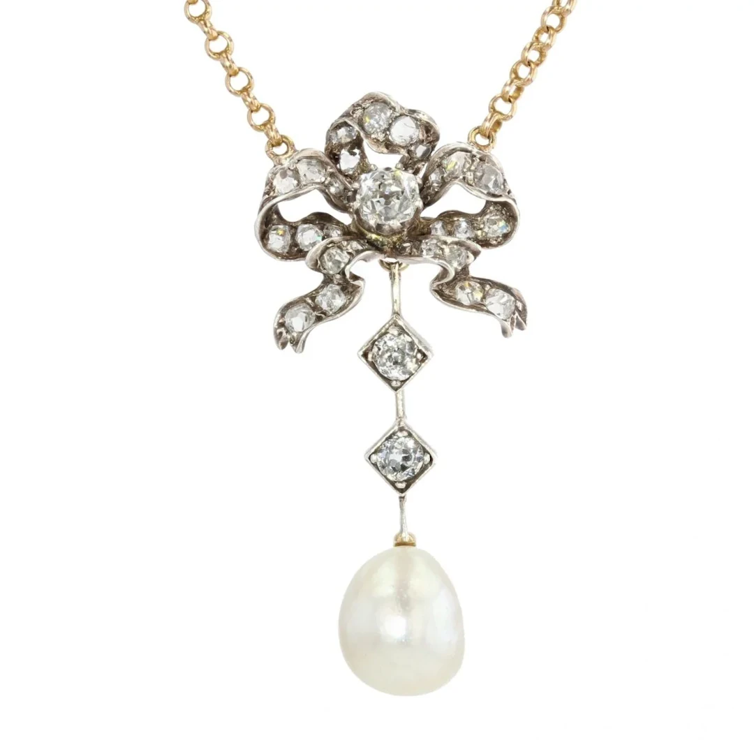 Yellow gold, pearl and diamond necklace
