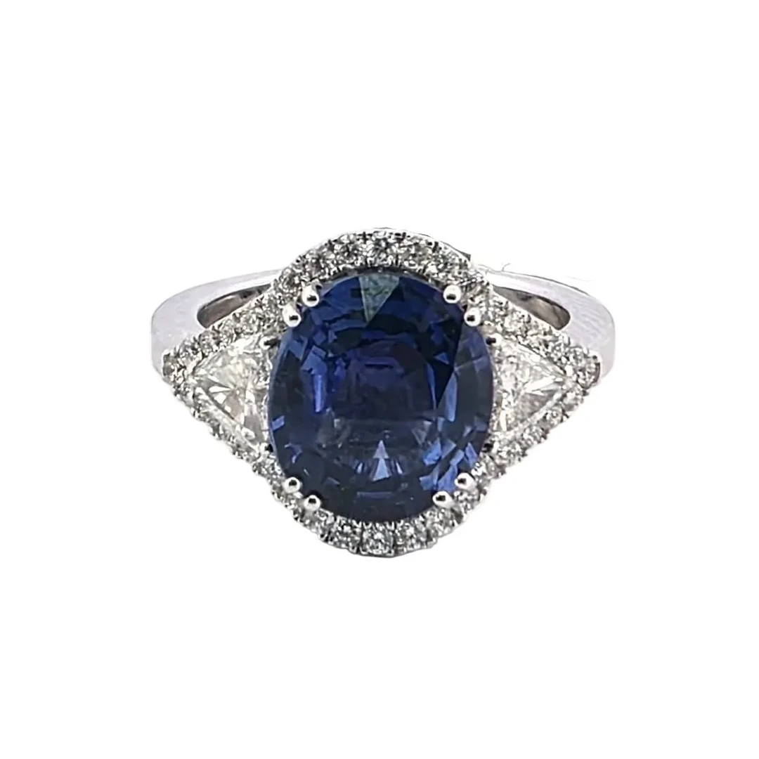 Ring Surroundings in paltinium, sapphire and diamonds