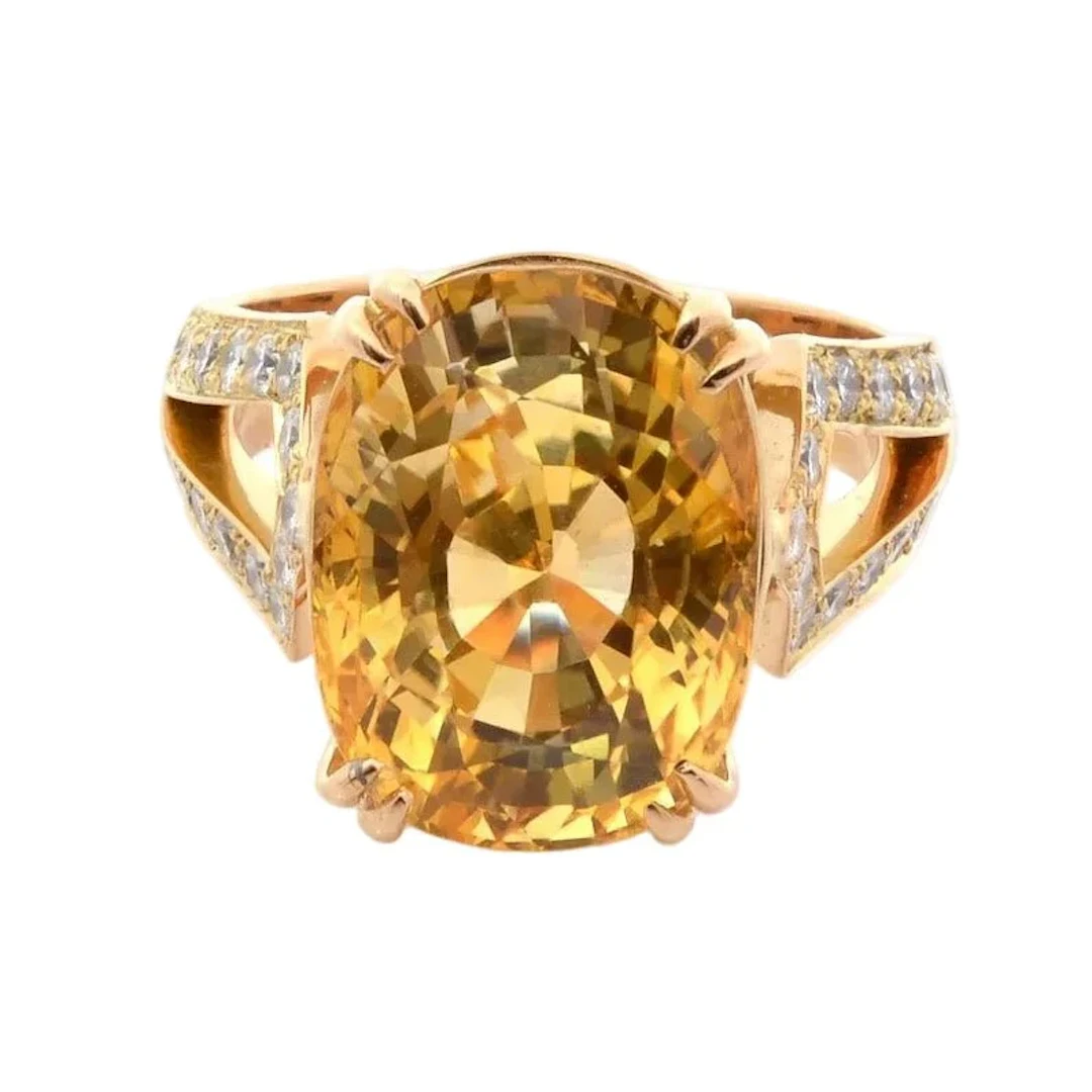 Cocktail ring in yellow gold, sapphire and diamonds
