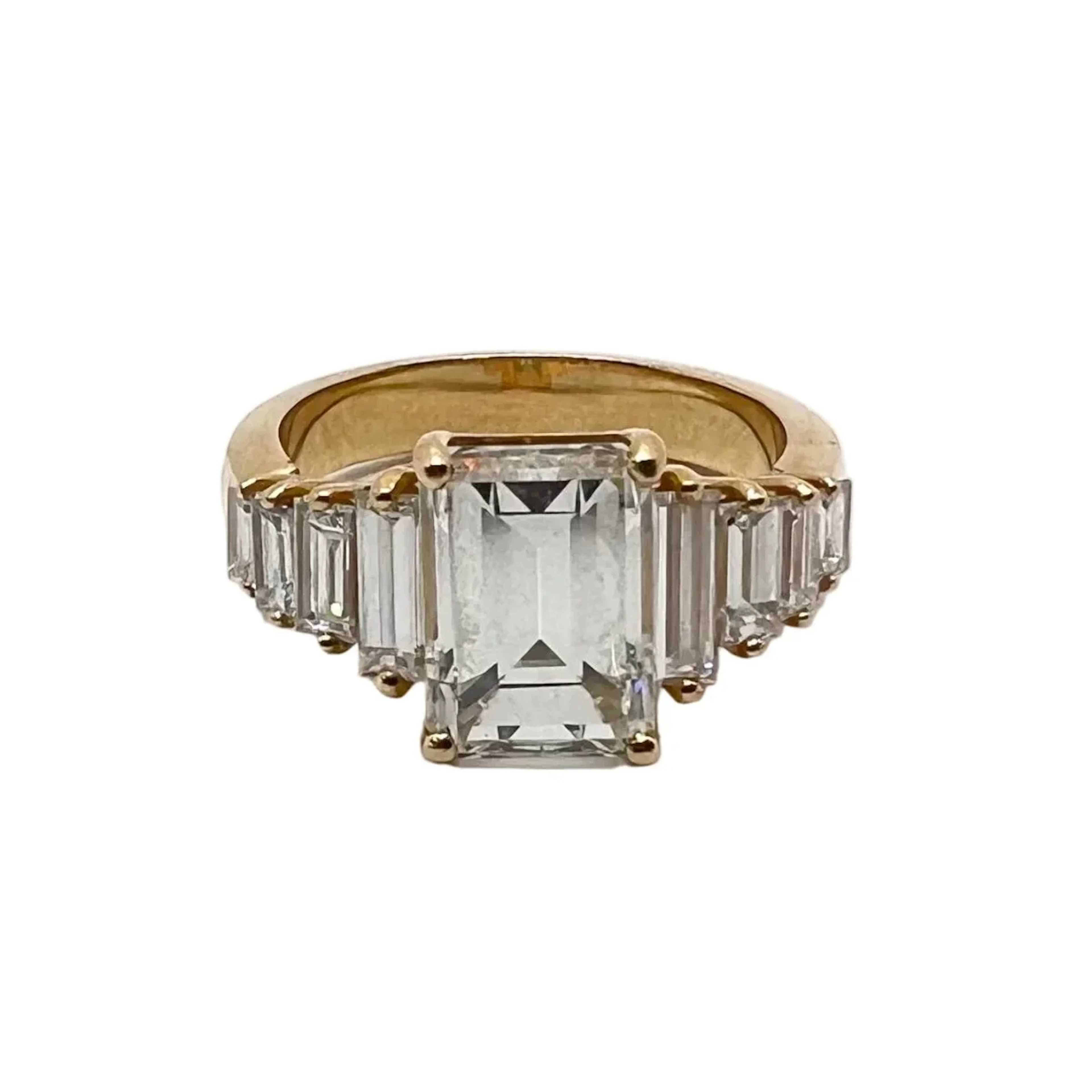 Ring in yellow gold and diamonds.
