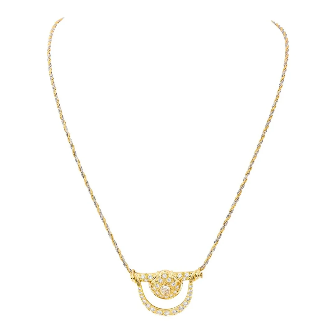 Pendant necklace in yellow gold and diamonds