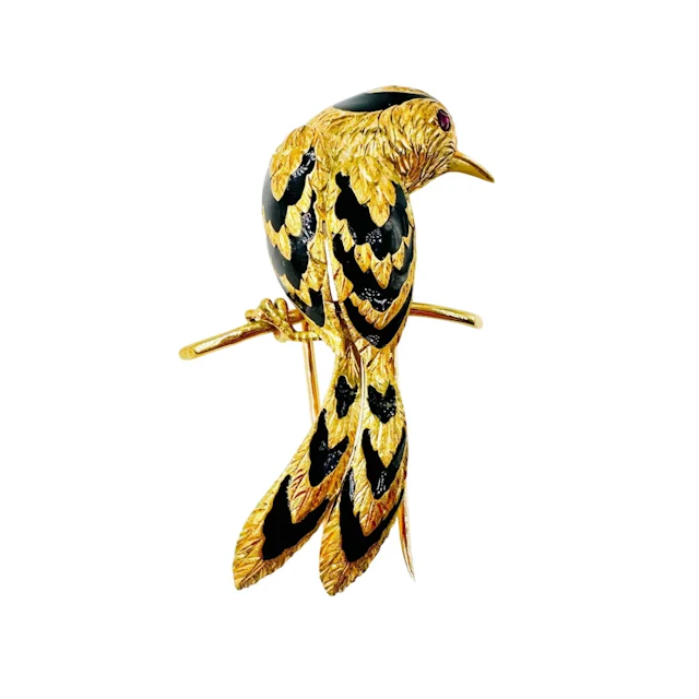 Broche CARTIER "Oiseau sur une branche" en or jaune, émail et rubis